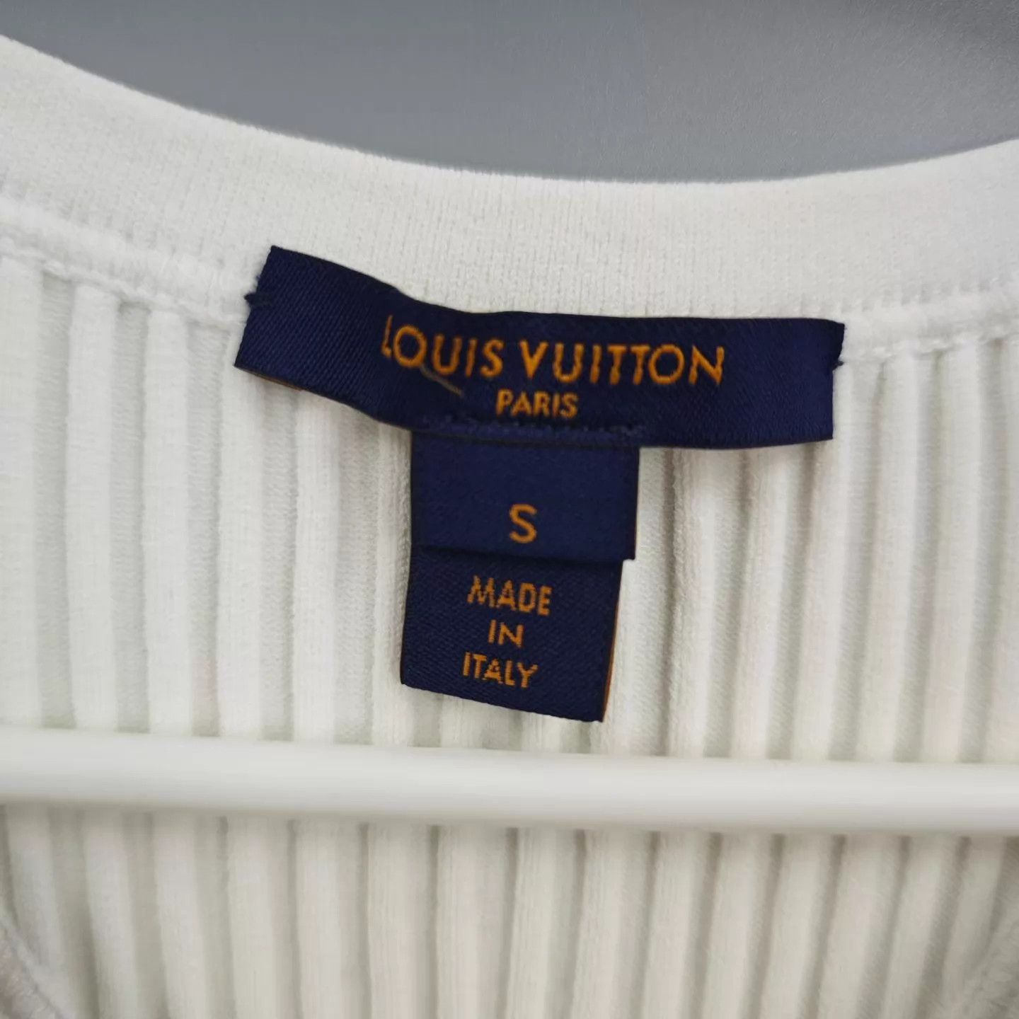 Louis Vuitton Louis Vuitton women's white knit vest S Size S / US 4 / IT 40 - 4 Thumbnail