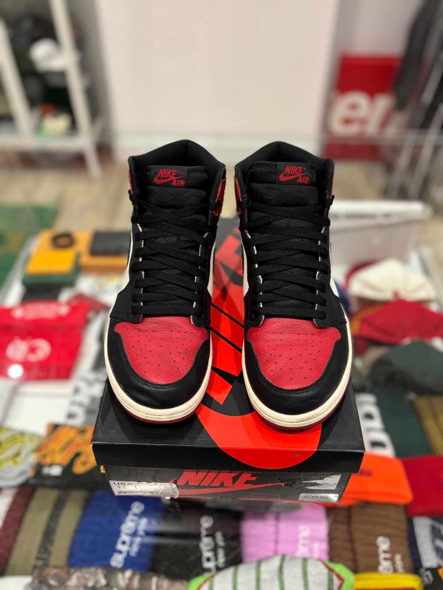 Jordan Brand Jordan 1 High Bred Toe Size US 10.5 / EU 43-44 - 3 Thumbnail