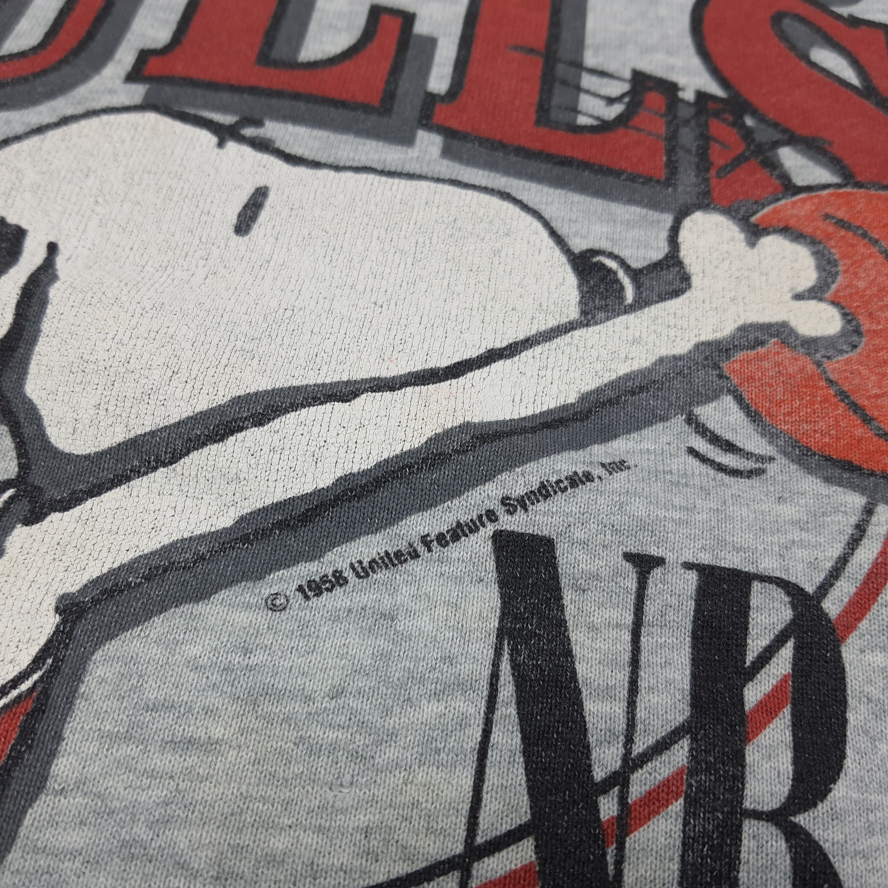 NBA Vintage 90s Chicago Bulls Snoopy Basketball Pullover C292N13 Size US M / EU 48-50 / 2 - 3 Thumbnail