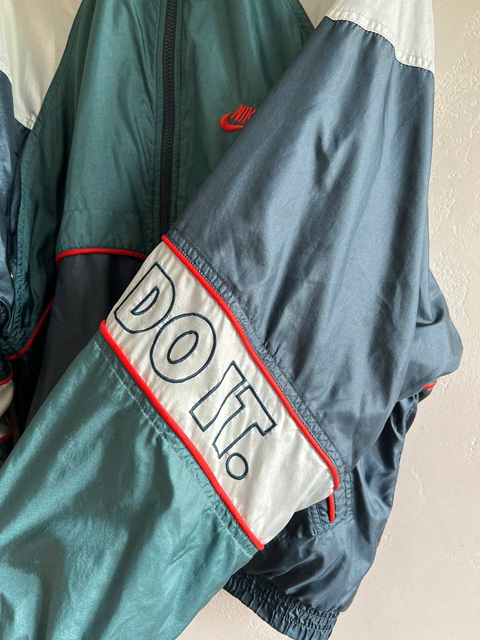 Nike Vintage Nike Just Do It Logo Light Nylon Track Jacket 90S Size US L / EU 52-54 / 3 - 6 Thumbnail