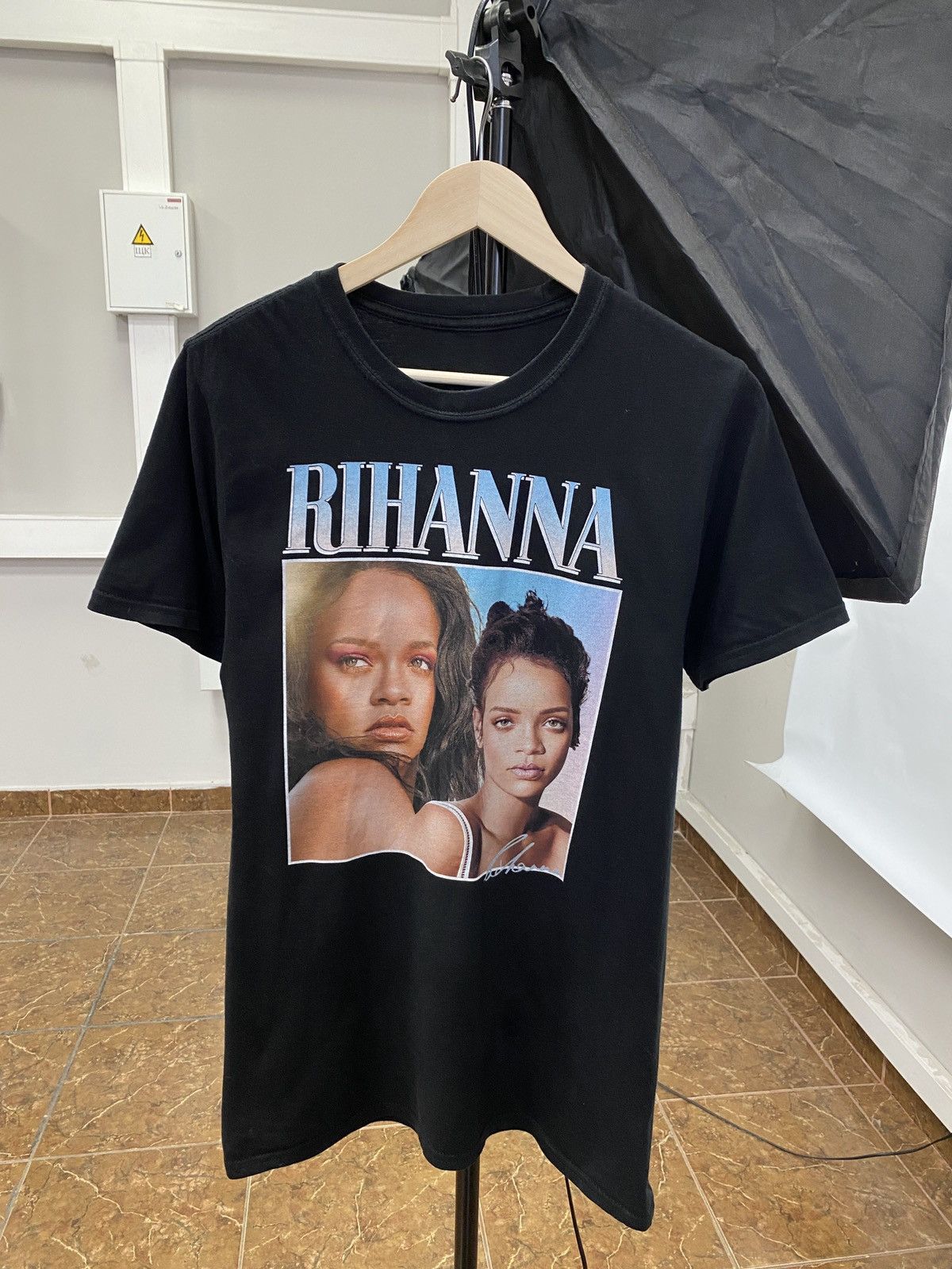 Band Tees × Rap Tees × Vintage 🇺🇸 Rihanna Sexy Girl Black Rap T-Shirt Rare Retro Y2K Hype Size US M / EU 48-50 / 2 - 1 Thumbnail