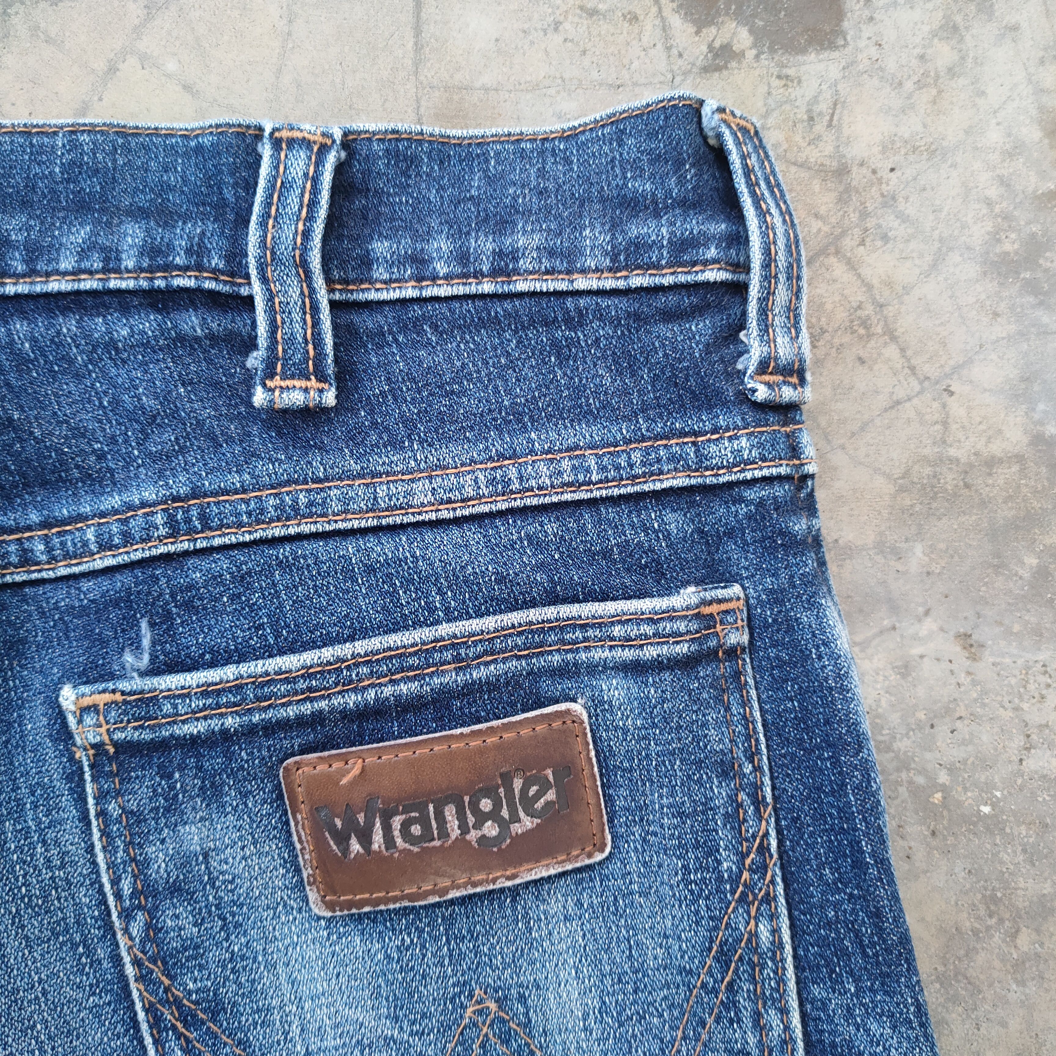 Jean W30 VINTAGE WRANGLER SLIM FIT RIPPED FADED JEANS PANTS Size US 30 / EU 46 - 12 Thumbnail