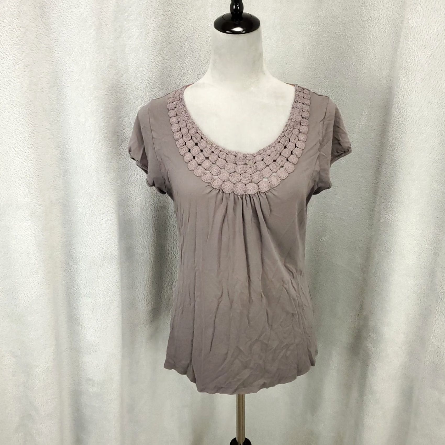 Boden Boden Top Womens 10 Gray Cap Sleeve Embroidered Knit Blouse Long Rounded Neck Casual, Party, Travel Womens Regular 10 Gray Bod en Size L / US 10 / IT 46 - 2 Thumbnail