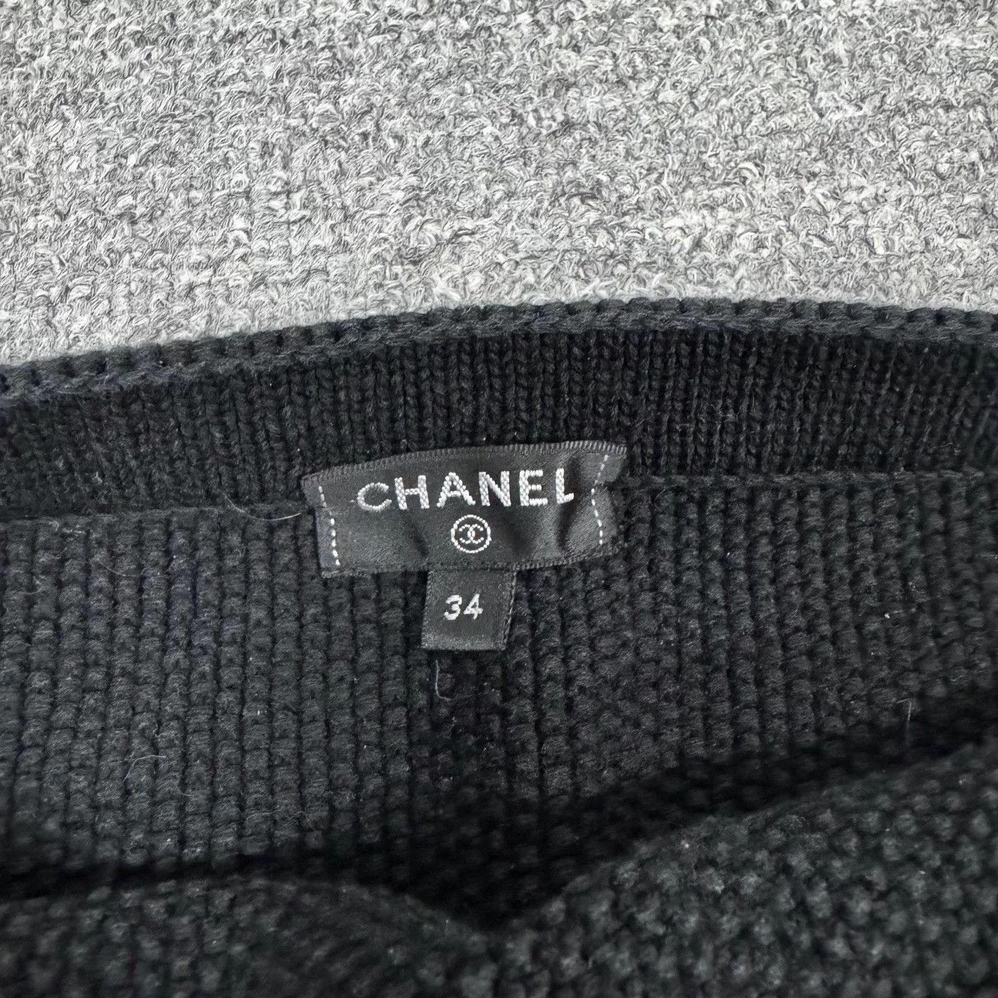 Chanel Chanel Women Off-the-shoulder Large CC Logo Knit Sweater 34 Size XS / US 0-2 / IT 36-38 - 7 Thumbnail