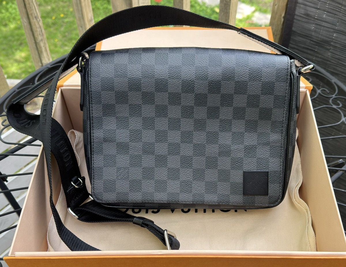 Louis Vuitton Louis Vuitton Messenger Bag Size ONE SIZE - 1 Thumbnail