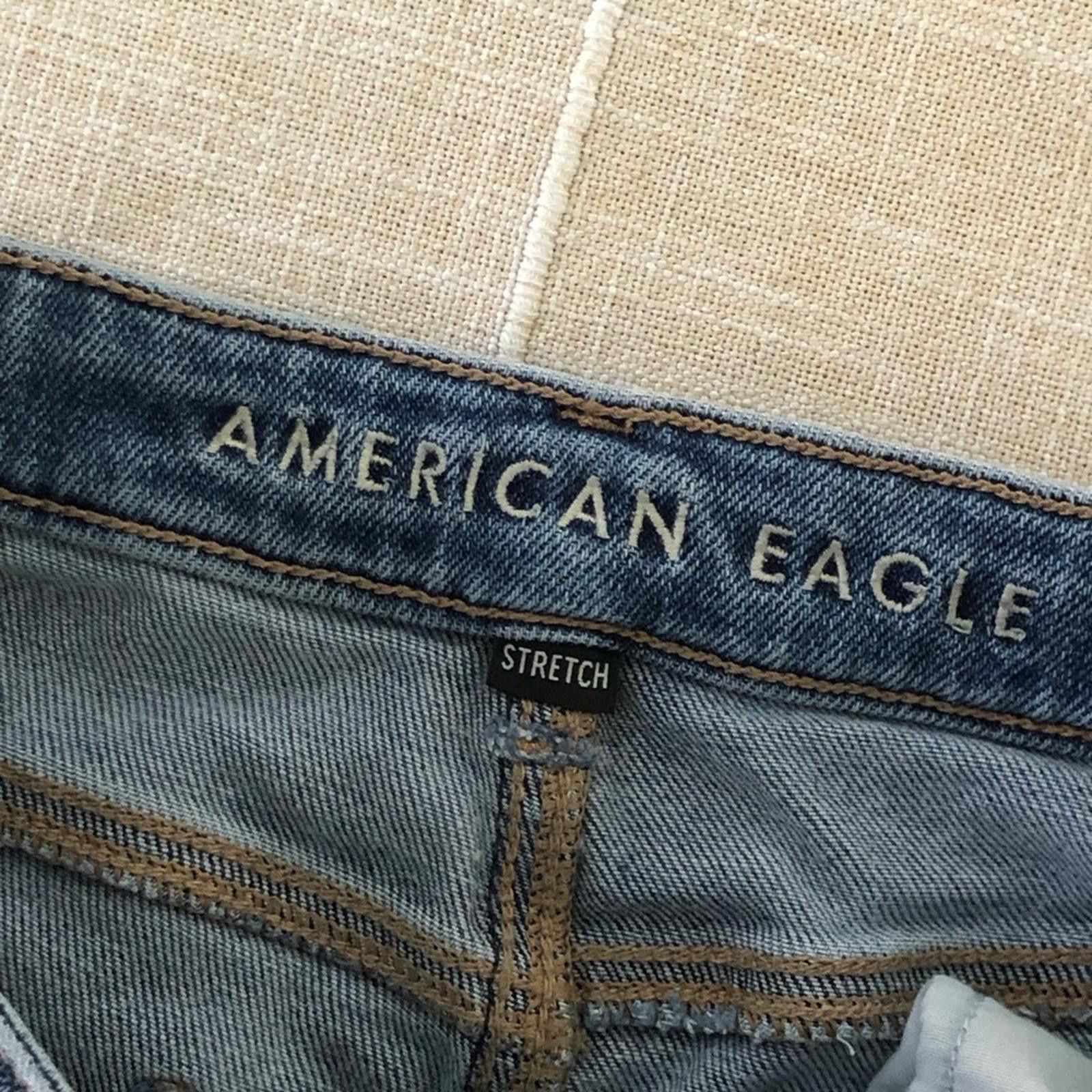 American Eagle Outfitters 12L American Eagle High-Rise Distressed Blue Mom Jeans Size 34" / US 12 / IT 48 - 6 Thumbnail