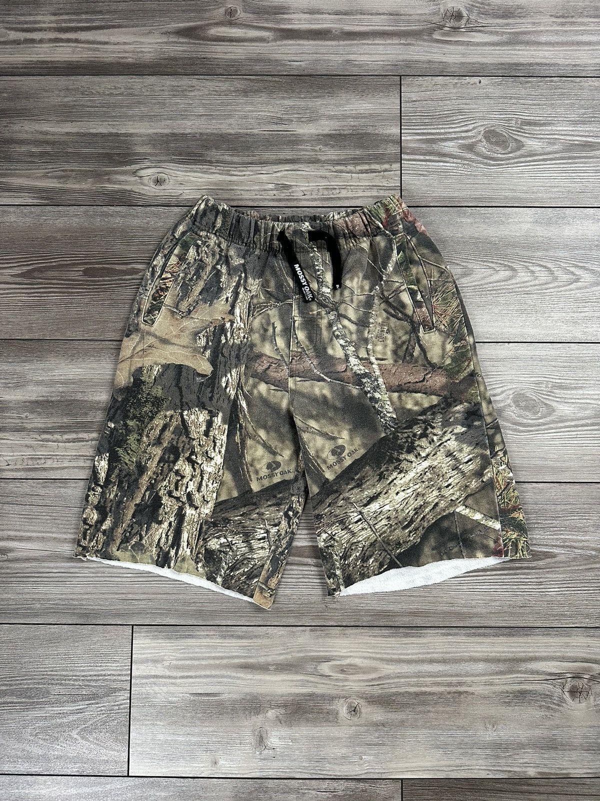 Realtree Mossy Oak Real Tree Camo Cutoff Sweat Shorts Size US 26 / EU 42 - 1 Thumbnail