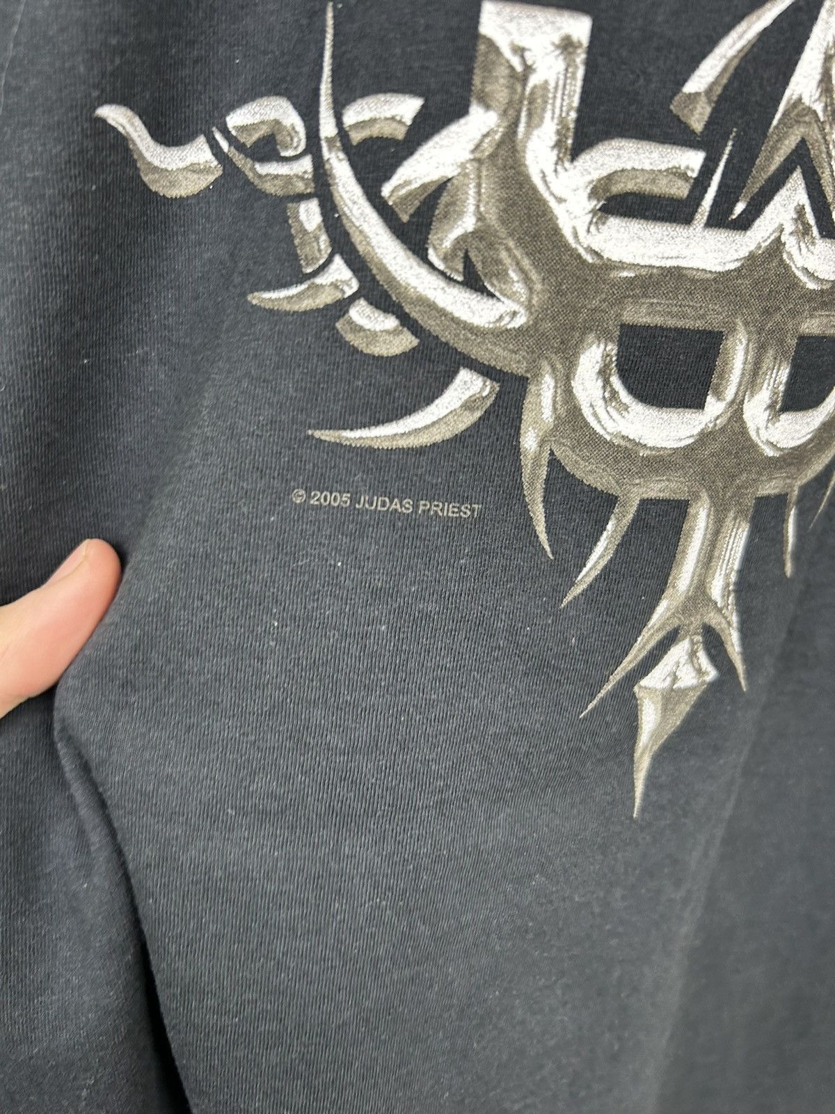 Band Tees × Vintage Vintage 2005 Judas Priest All Over Print Tee Size US XL / EU 56 / 4 - 11 Thumbnail