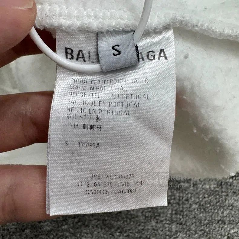 Balenciaga Balenciaga Seven-Language Print Hoodie. Size US S / EU 44-46 / 1 - 3 Thumbnail