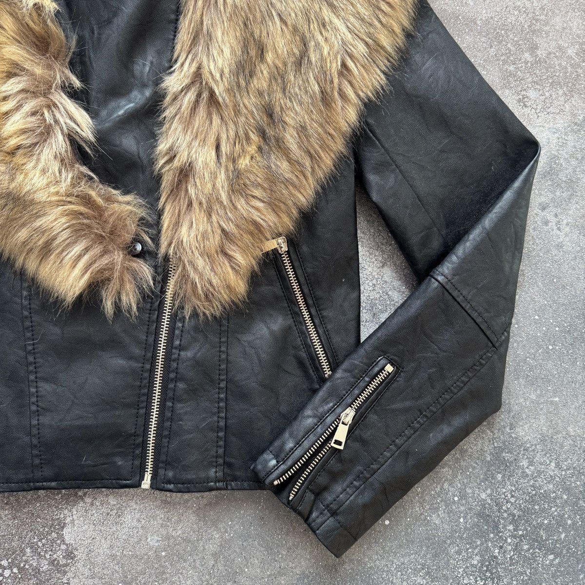 River Island River Island Vintage Y2K Faux Fur Leather Biker Jacket Size M / US 6-8 / IT 42-44 - 8 Thumbnail