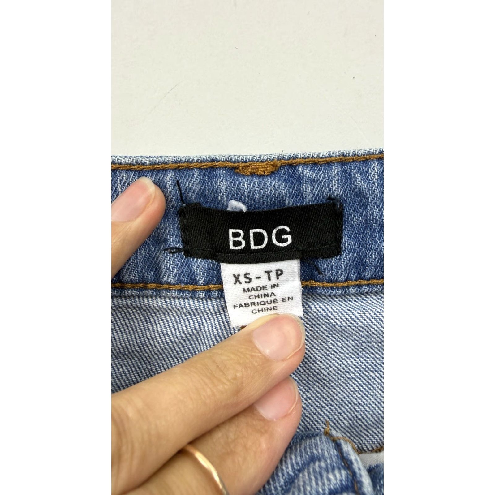 Urban Outfitters BDG Urban Outfitters Denim Skirt Womens XS Light Wash Frayed Raw Hem Mini A-Line Size 26" / US 2 / IT 38 - 4 Thumbnail
