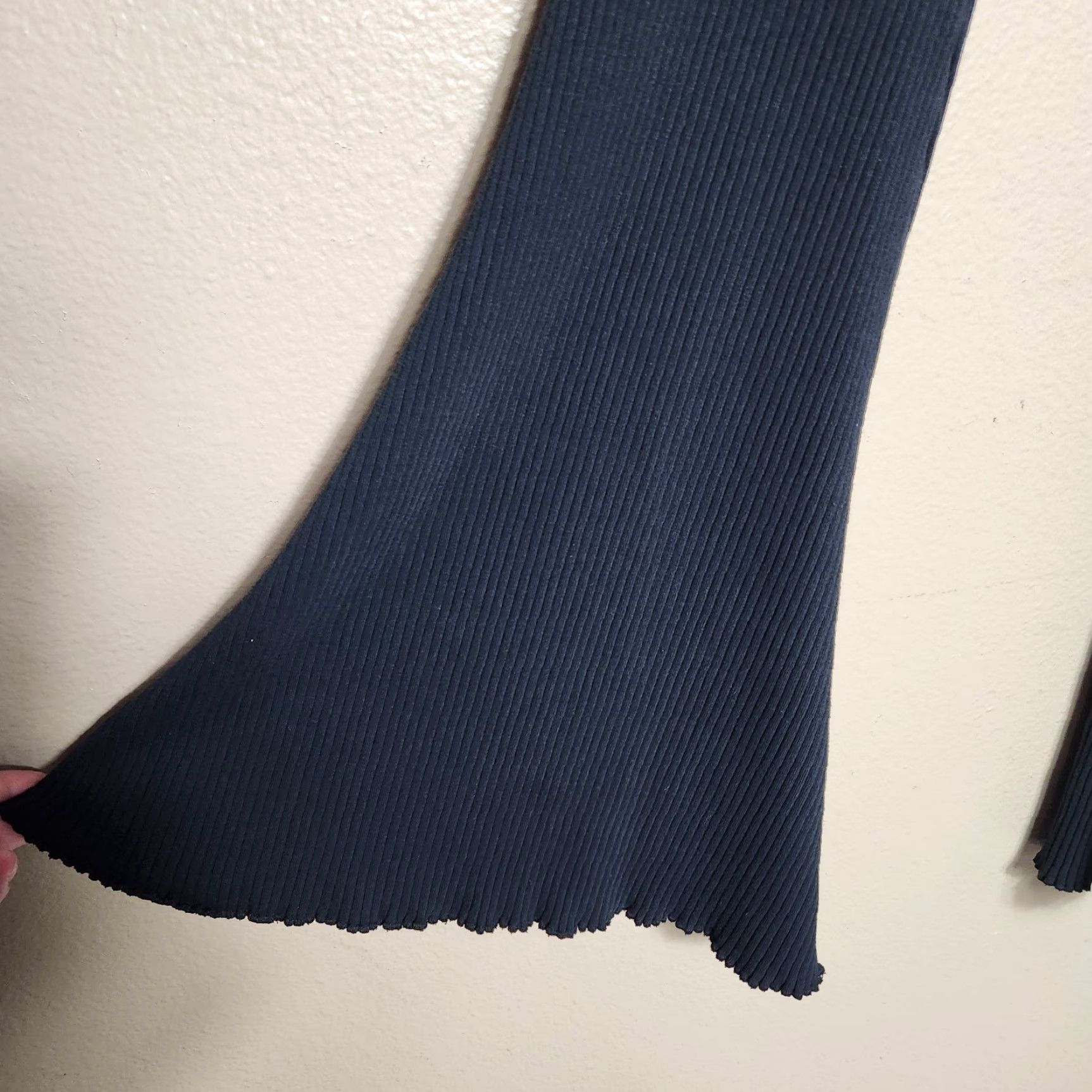 Vintage Aerie Womens Black High Rise Ribbed Flare Knit Pants |L| Size 36" / US 14 / IT 50 - 3 Thumbnail