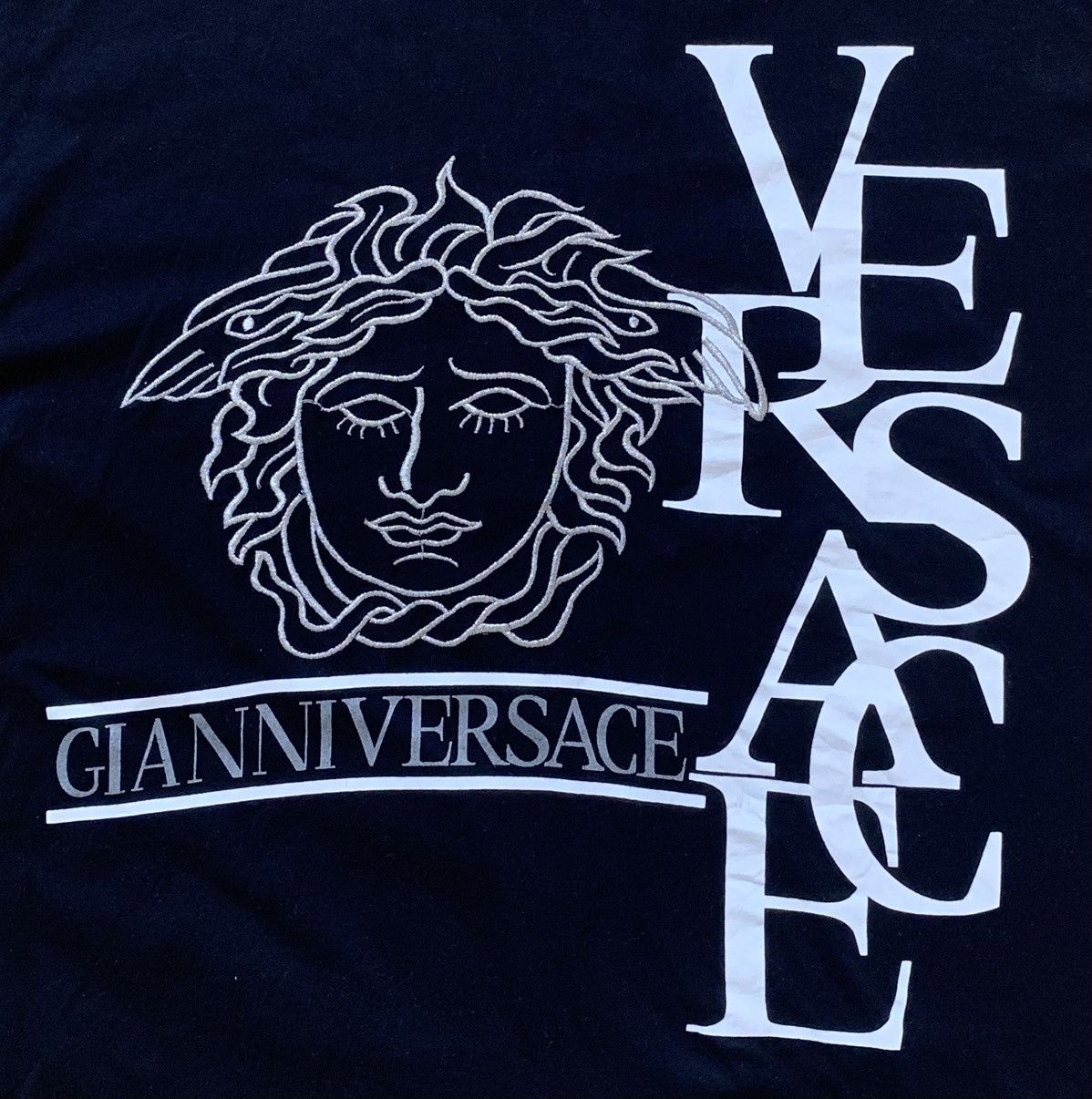 Versace Rare.. Versace Medusa Embroidered T Shirt Size US XL / EU 56 / 4 - 9 Thumbnail
