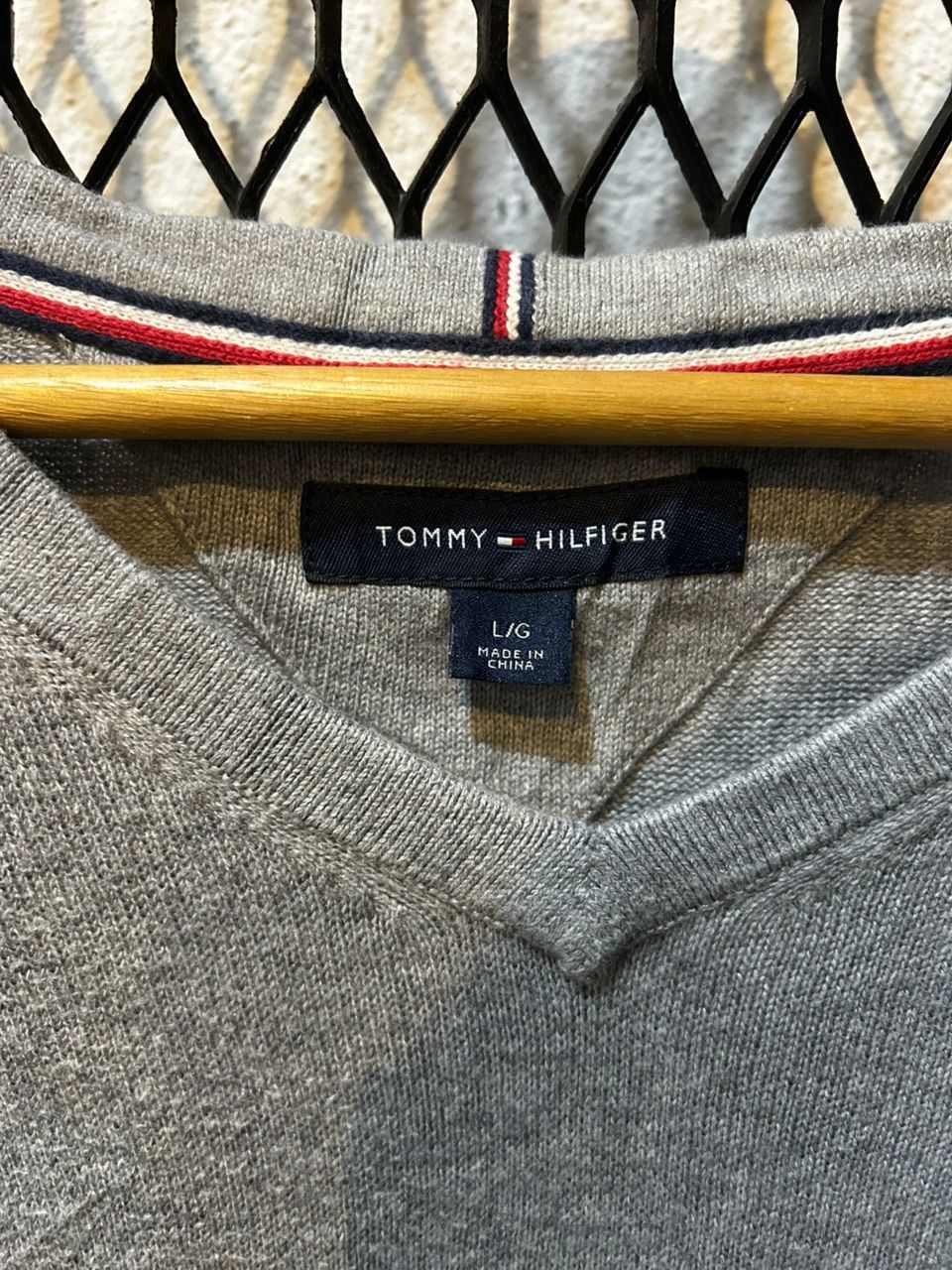 Tommy Hilfiger Tommy Hilfiger v neck longsleeve Size US L / EU 52-54 / 3 - 2 Thumbnail