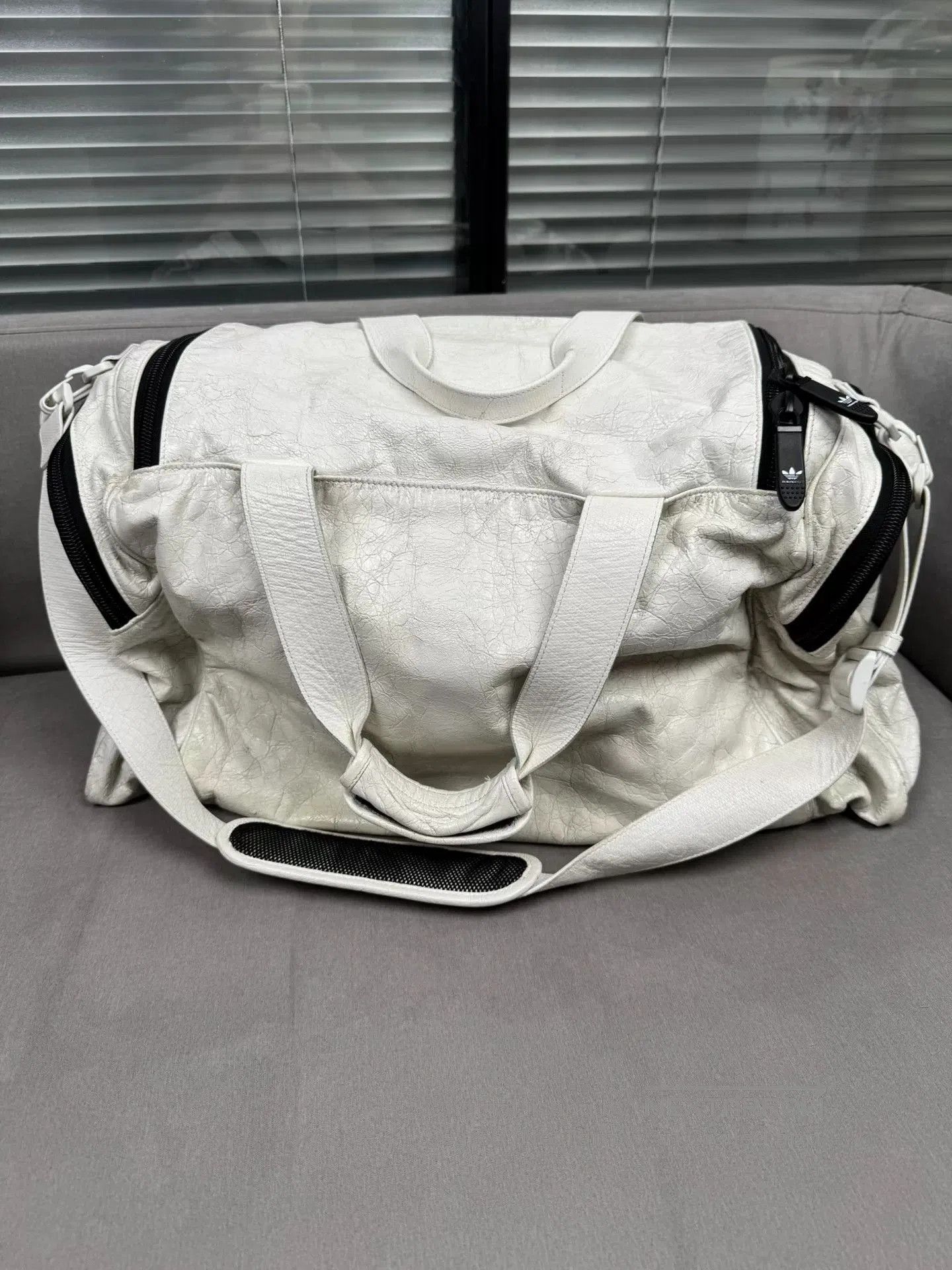 Balenciaga Balenciaga Adidas White Crossbody Travel Bag. Size ONE SIZE - 2 Thumbnail