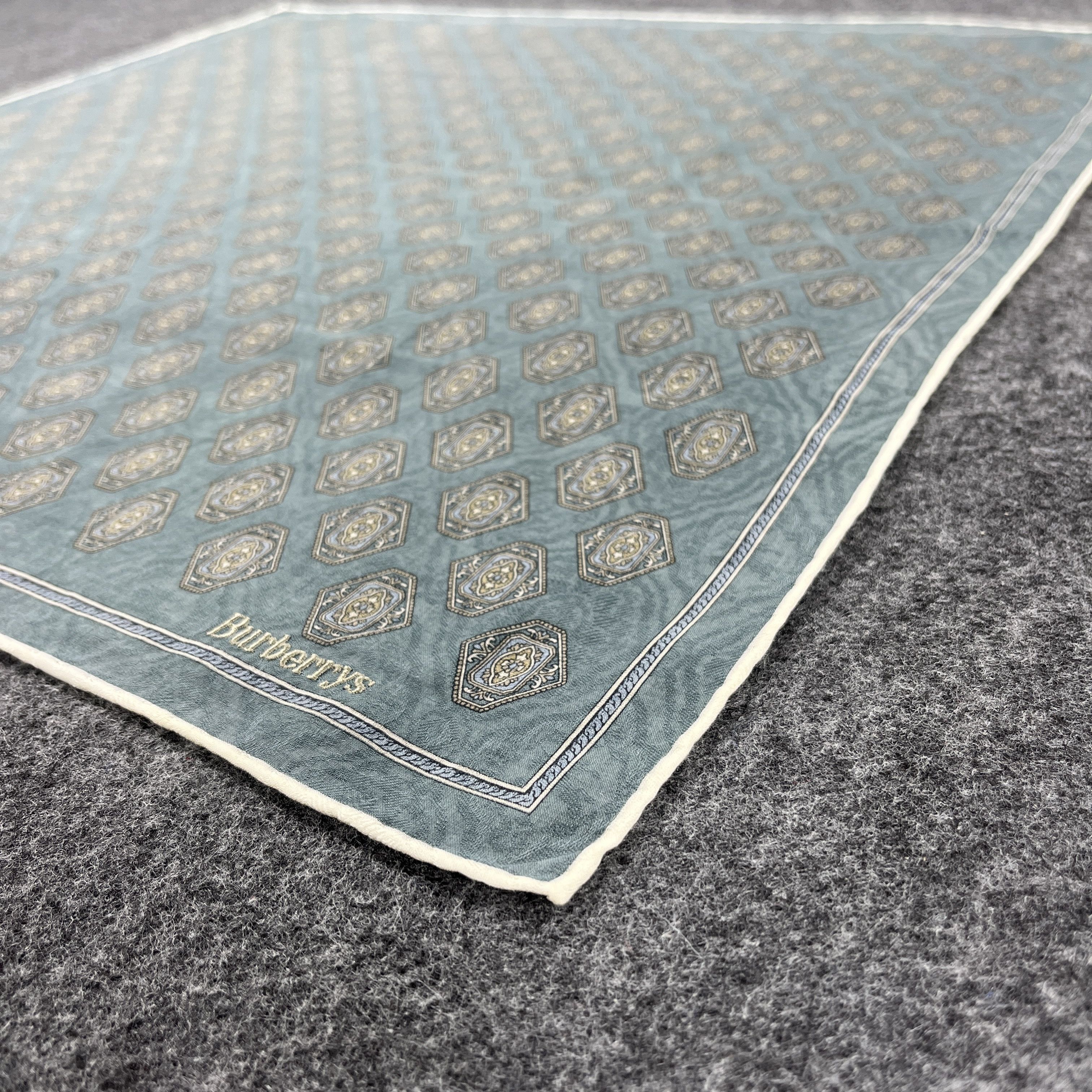 Burberry × Vintage Burberry Handkerchief / Bandana / Neckerchief B272 Size ONE SIZE - 4 Thumbnail