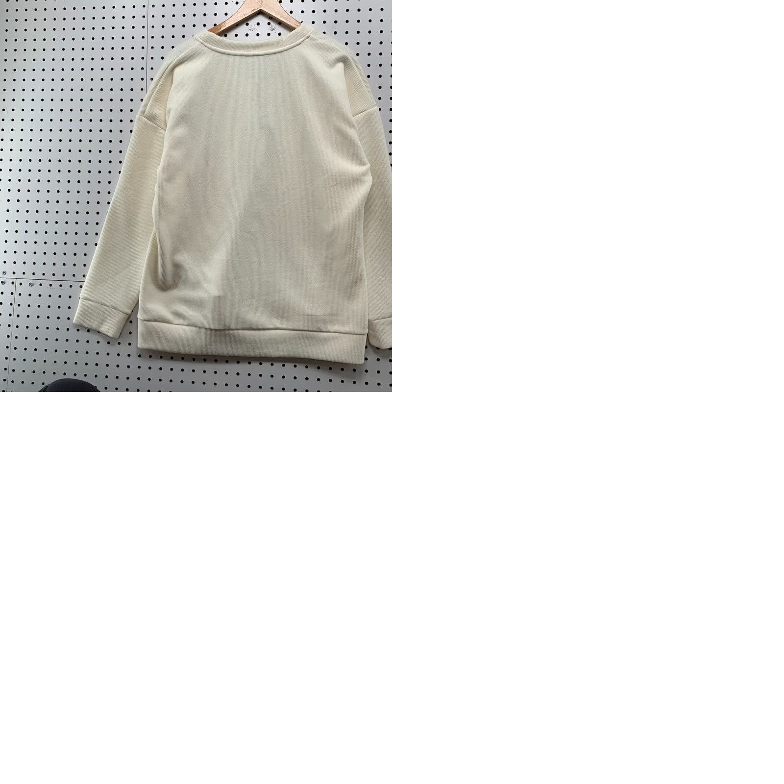 Vintage Marc New York Sweater Womens XL Cream Pullover Sweater V-Neck Relaxed Fit 23x28 Ivory Sweatshirt Womens XL Size XL / US 12-14 / IT 48-50 - 10 Thumbnail