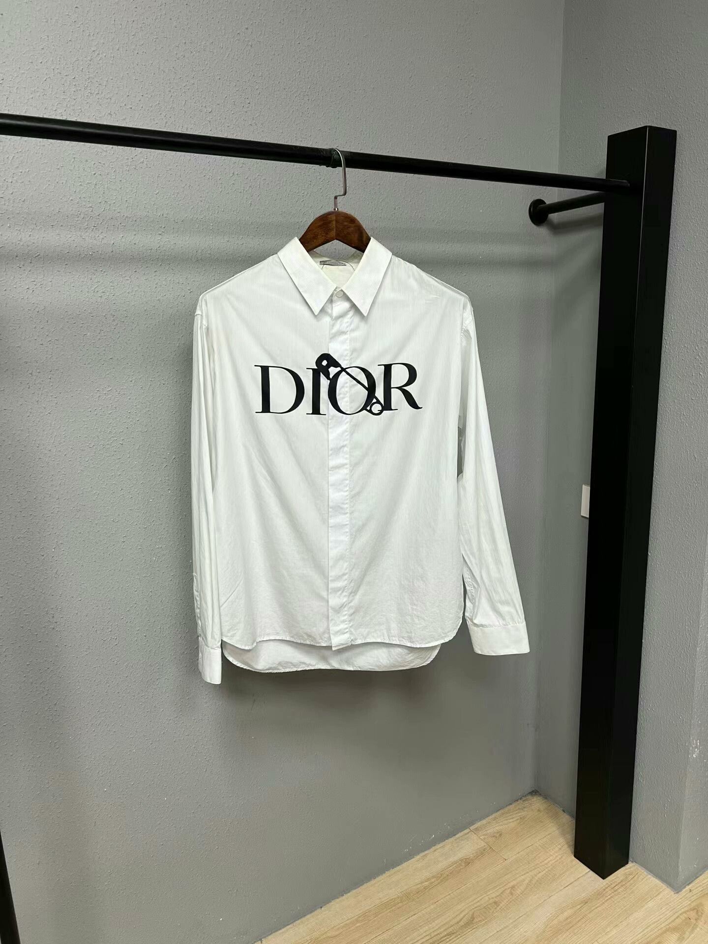 Dior Dior logo long sleeve shirt in white Size US M / EU 48-50 / 2 - 1 Thumbnail