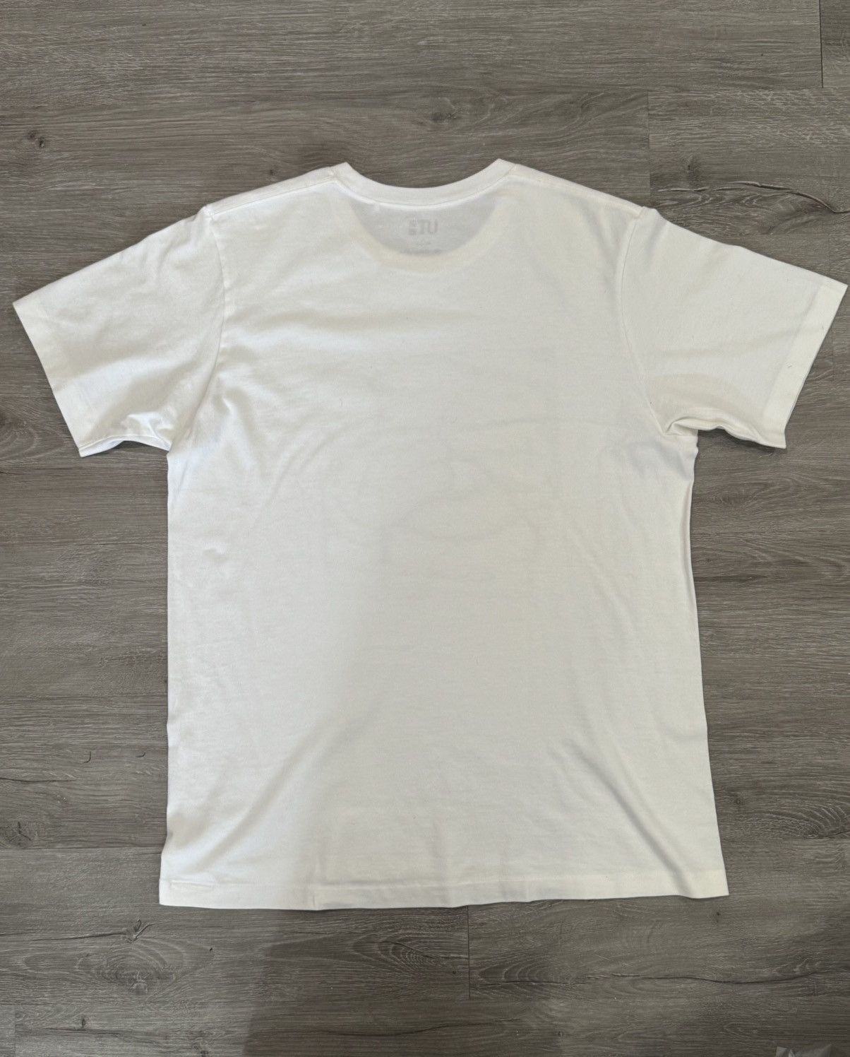 Kaws × Uniqlo Uniqlo X Kaws Chum 2016 White T Shirt Lifestyle Streetwear Size US XL / EU 56 / 4 - 2 Thumbnail