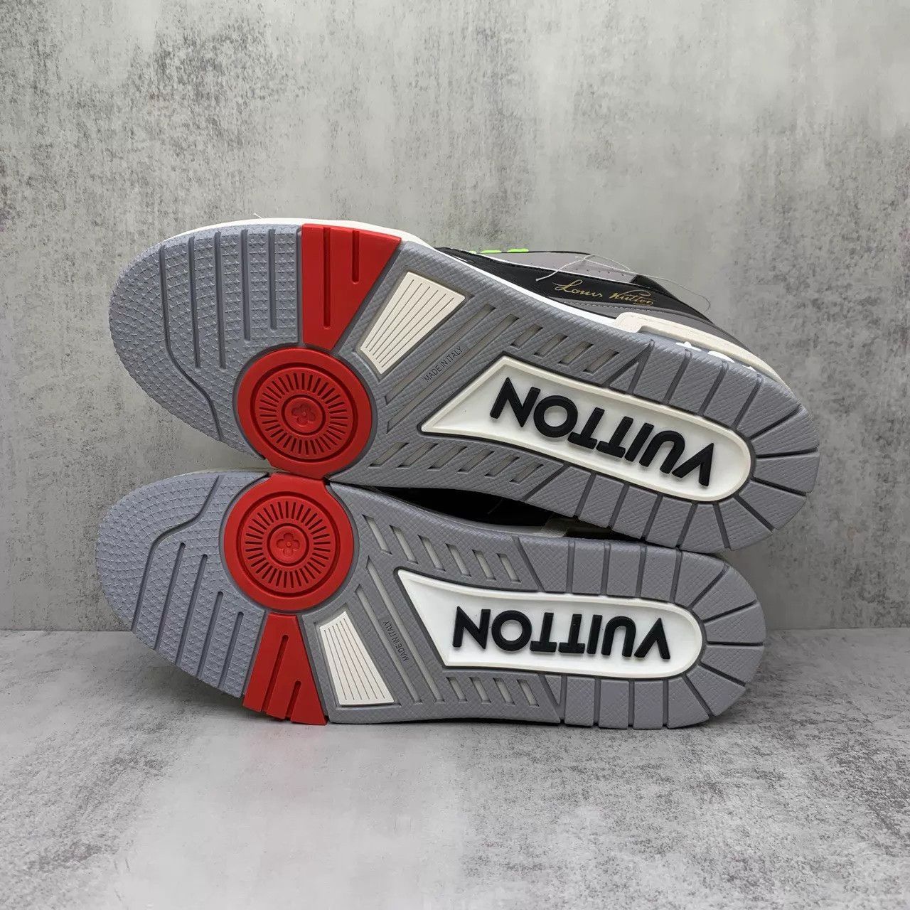 Louis Vuitton Louis Vuitton Trainer SS Black Cement/Blue Black US6/EU40 Size US 7 / EU 40 - 7 Thumbnail