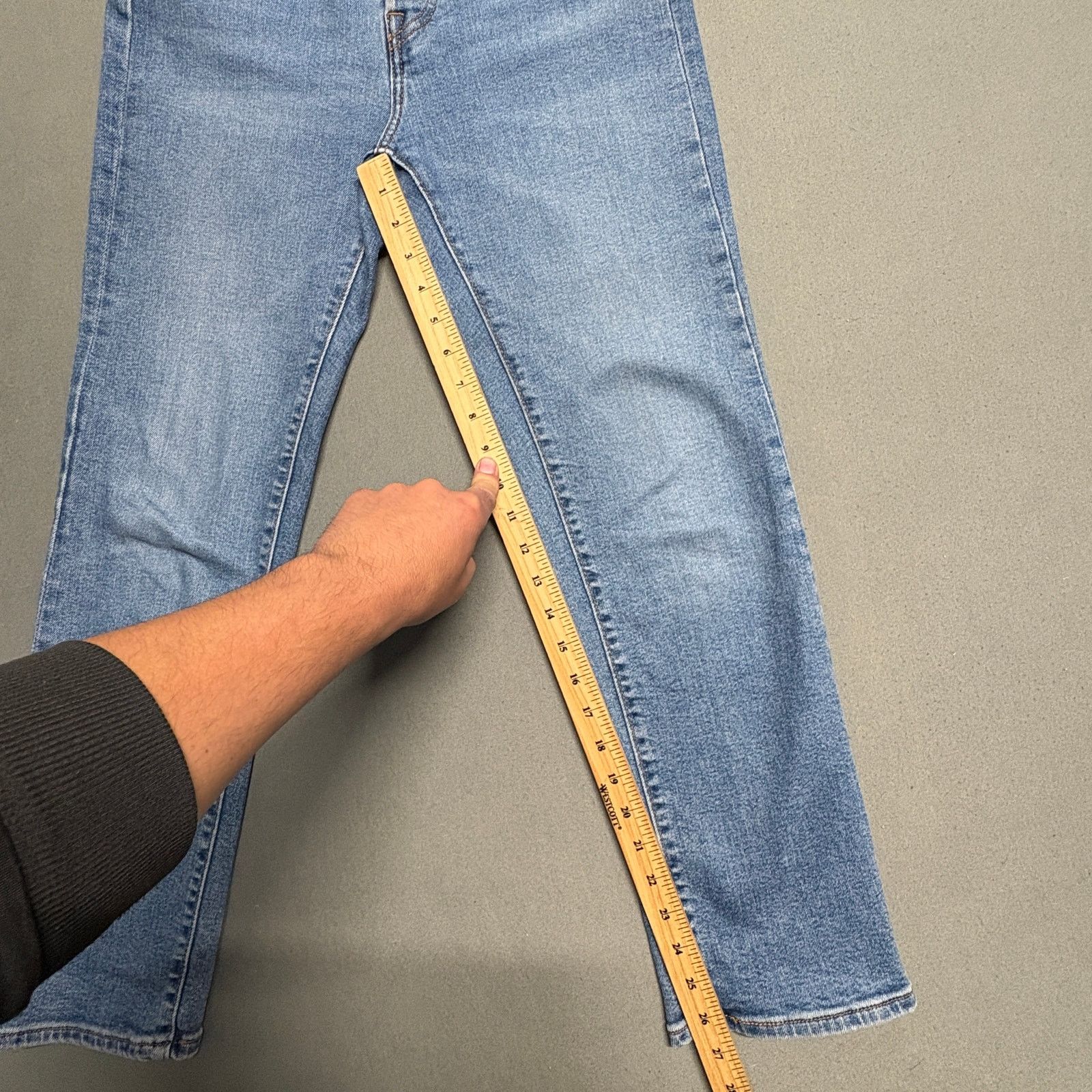 Levi's Levi’s Wedgie Straight Jeans Size 27 Medium Wash Button Fly Size 27" / US 4 / IT 40 - 12 Thumbnail