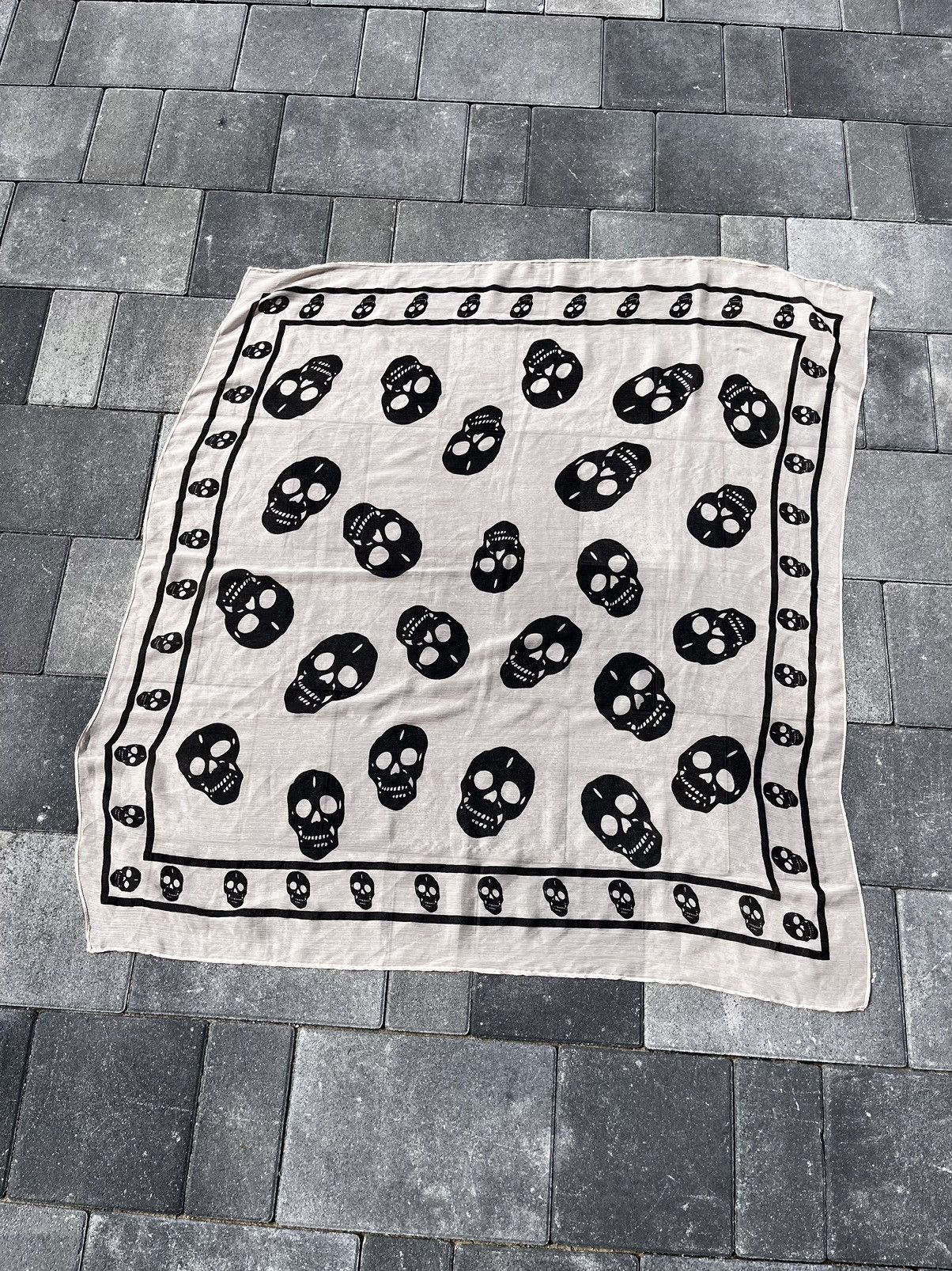 Seditionaries 💀 SKULL SCARF ALEXANDER MCQUEEN STREETWEAR STYLE Y2K PUNK Size ONE SIZE - 3 Thumbnail