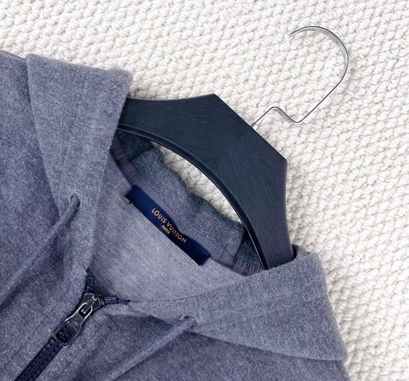 Louis Vuitton Louis Vuitton Gray Metal Pin Manual Logo Zip Hoodie S Size US S / EU 44-46 / 1 - 3 Thumbnail