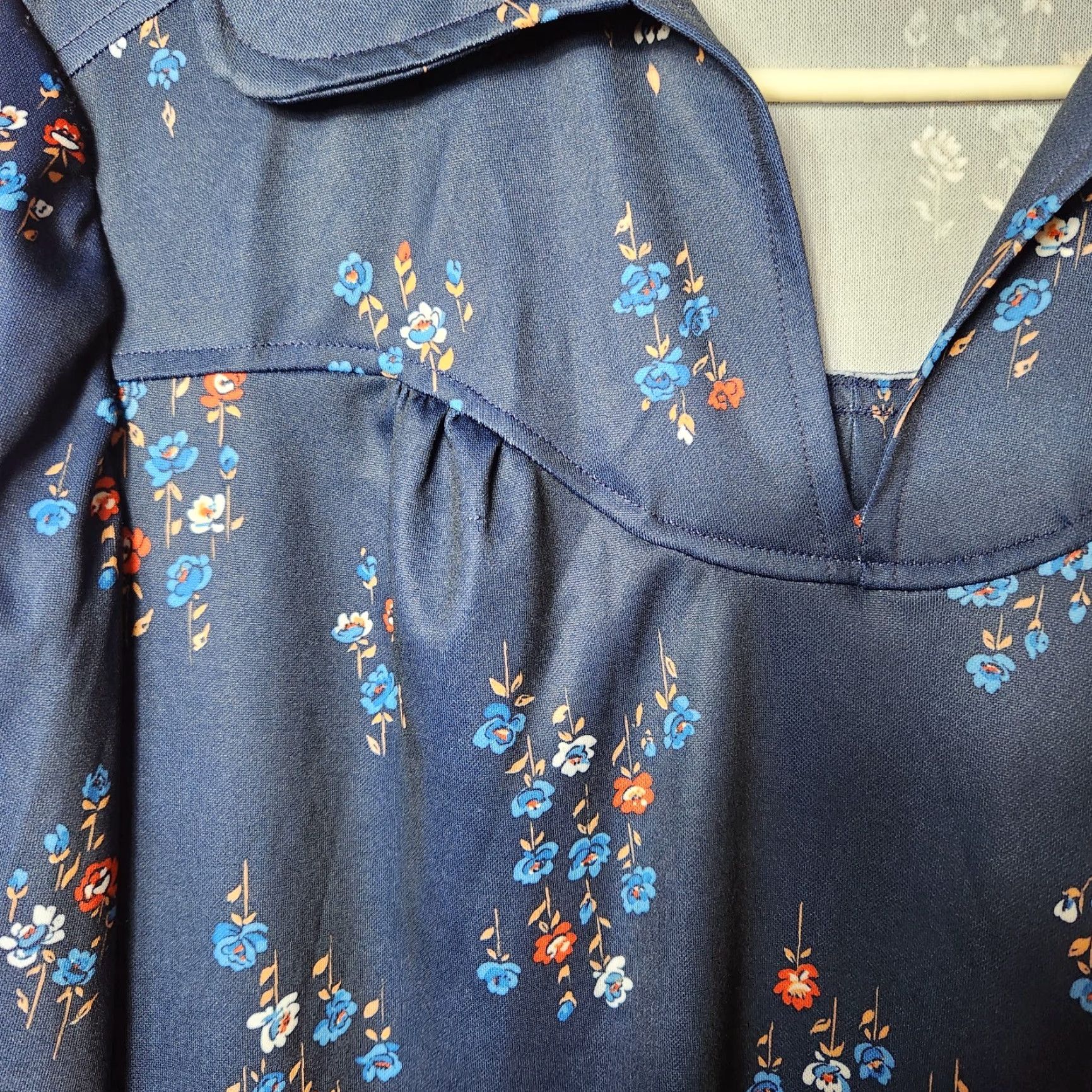 Vintage VINTAGE 70s Boho Maxi Dress Navy Floral Long Sleeve Elongated Peter Pan Collar Size L Size L / US 10 / IT 46 - 4 Thumbnail