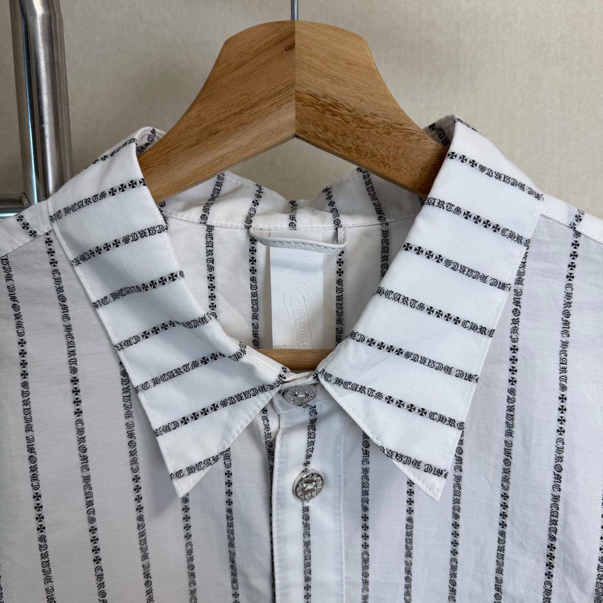 Chrome Hearts Chrome Hearts White Sanskrit Stripe Silver Button Shirt Size US XL / EU 56 / 4 - 3 Thumbnail