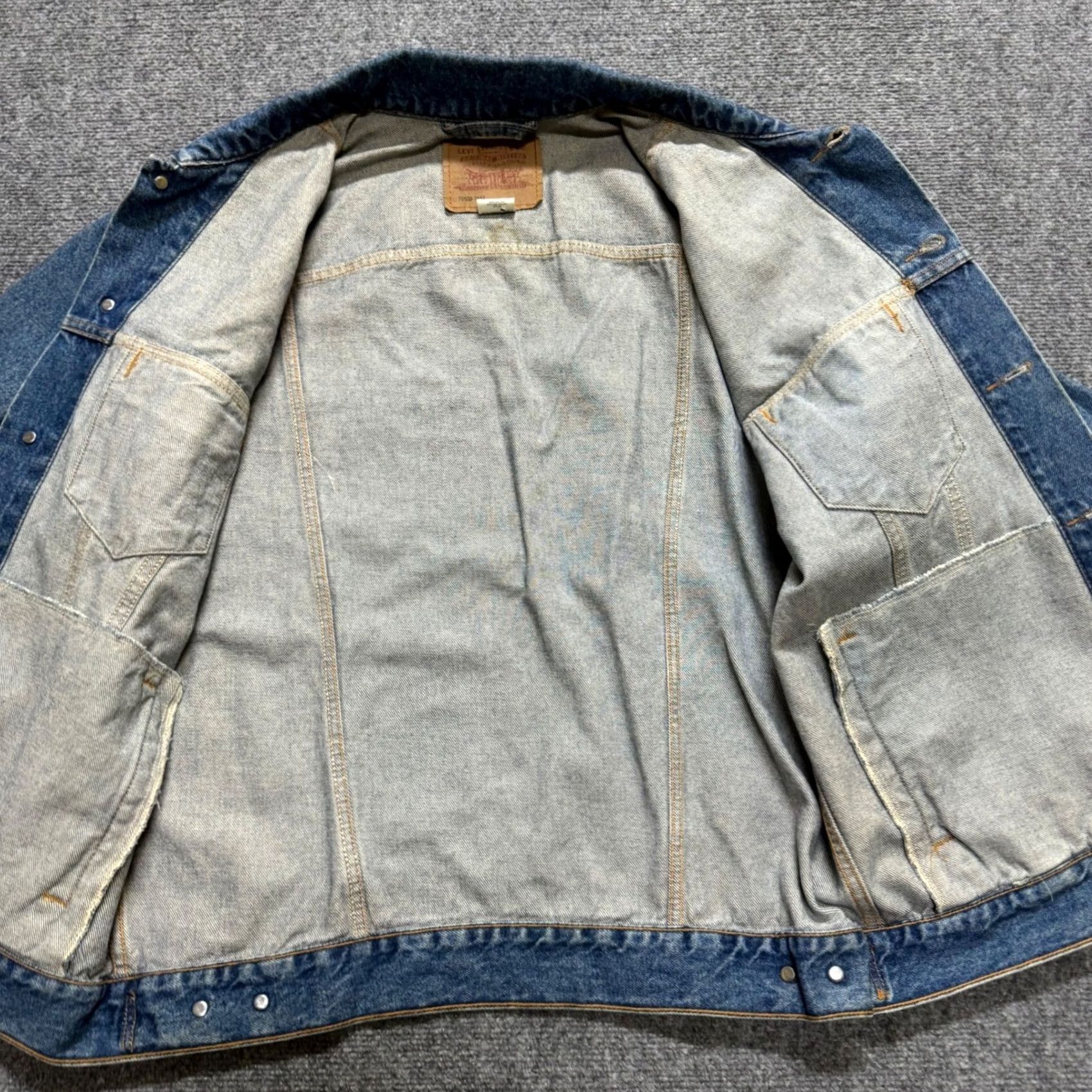 Denime VINTAGE Levi's Denim Trucker Jacket 70507 | Mens Size L USA Made Heavy Denim 90s Distressing Fade Pre-owned Size US L / EU 52-54 / 3 - 7 Thumbnail