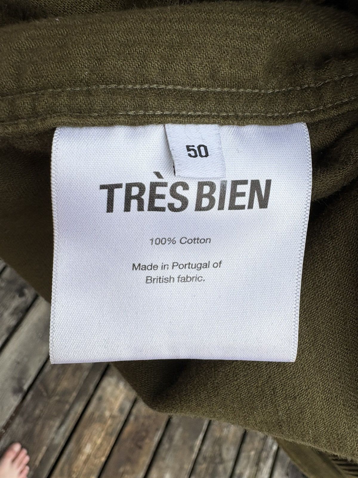 Tres Bien Tres Bien green corduroy button up shirt Size US M / EU 48-50 / 2 - 3 Thumbnail