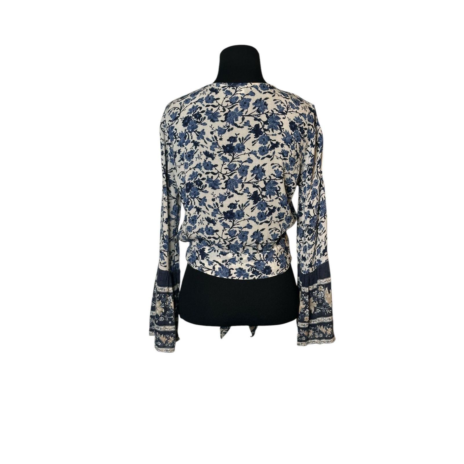 American Eagle Outfitters American Eagle white blue floral crop boho top size XS Size XS / US 0-2 / IT 36-38 - 10 Thumbnail