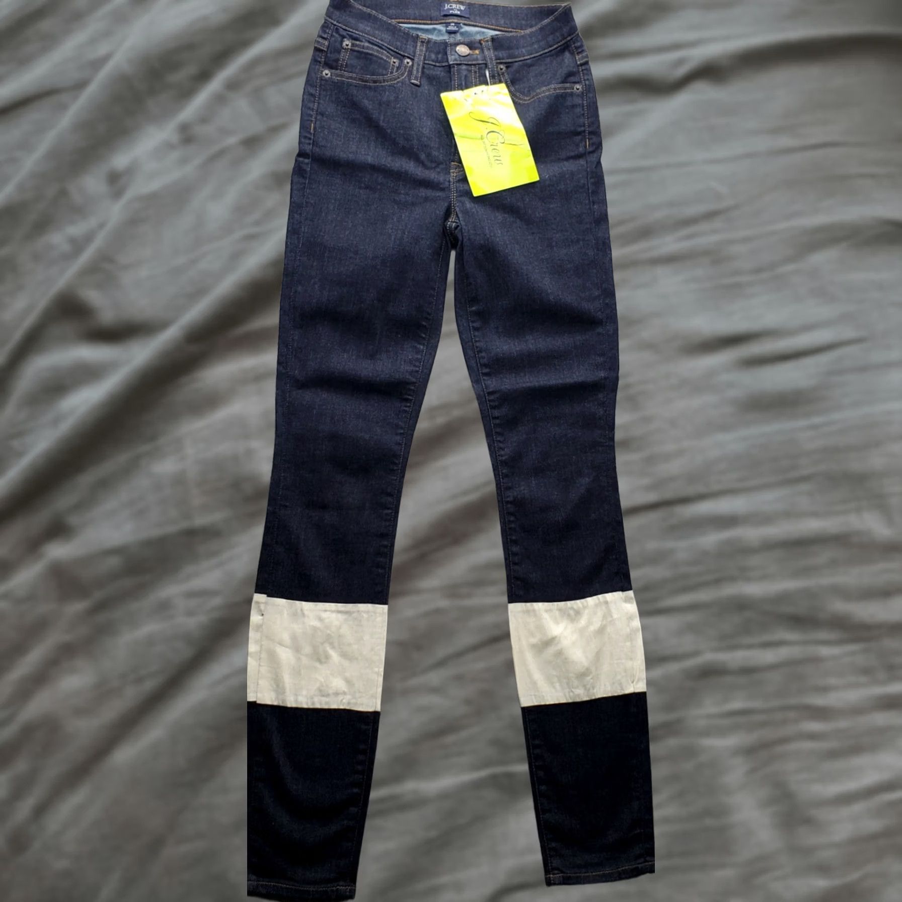 J.Crew J.CREW Skinny Jeans Womens 26 Blue Denim Slim Fit Dark Wash Five-Pocket Design Regular Size 26 Womens Metallic Button Detail Size 26" / US 2 / IT 38 - 1 Thumbnail