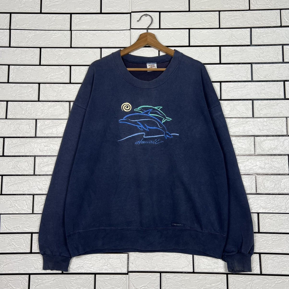 Vintage 90s CRAZYSHIRT Hawaii Dolphin Big Logo Sweatshirt #4173-C191 Size US L / EU 52-54 / 3 - 1 Thumbnail