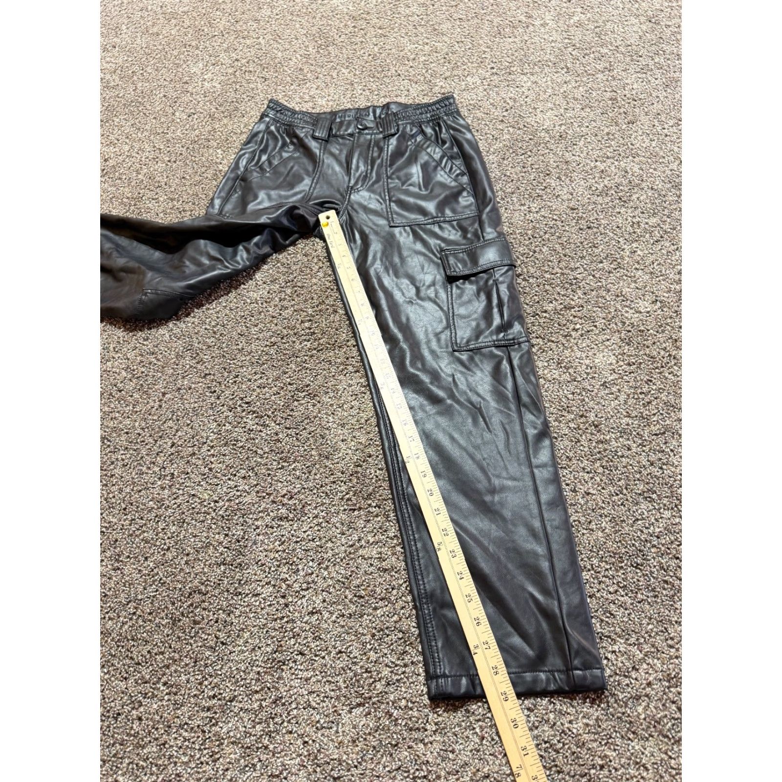 American Eagle Outfitters American Eagle Outfitters Cargo Pants Women's Black Size 6 SHORT EUC Leather Look Faux Leather Cargo Pants Women Black 6 SHORT Size 28" / US 6 / IT 42 - 5 Thumbnail
