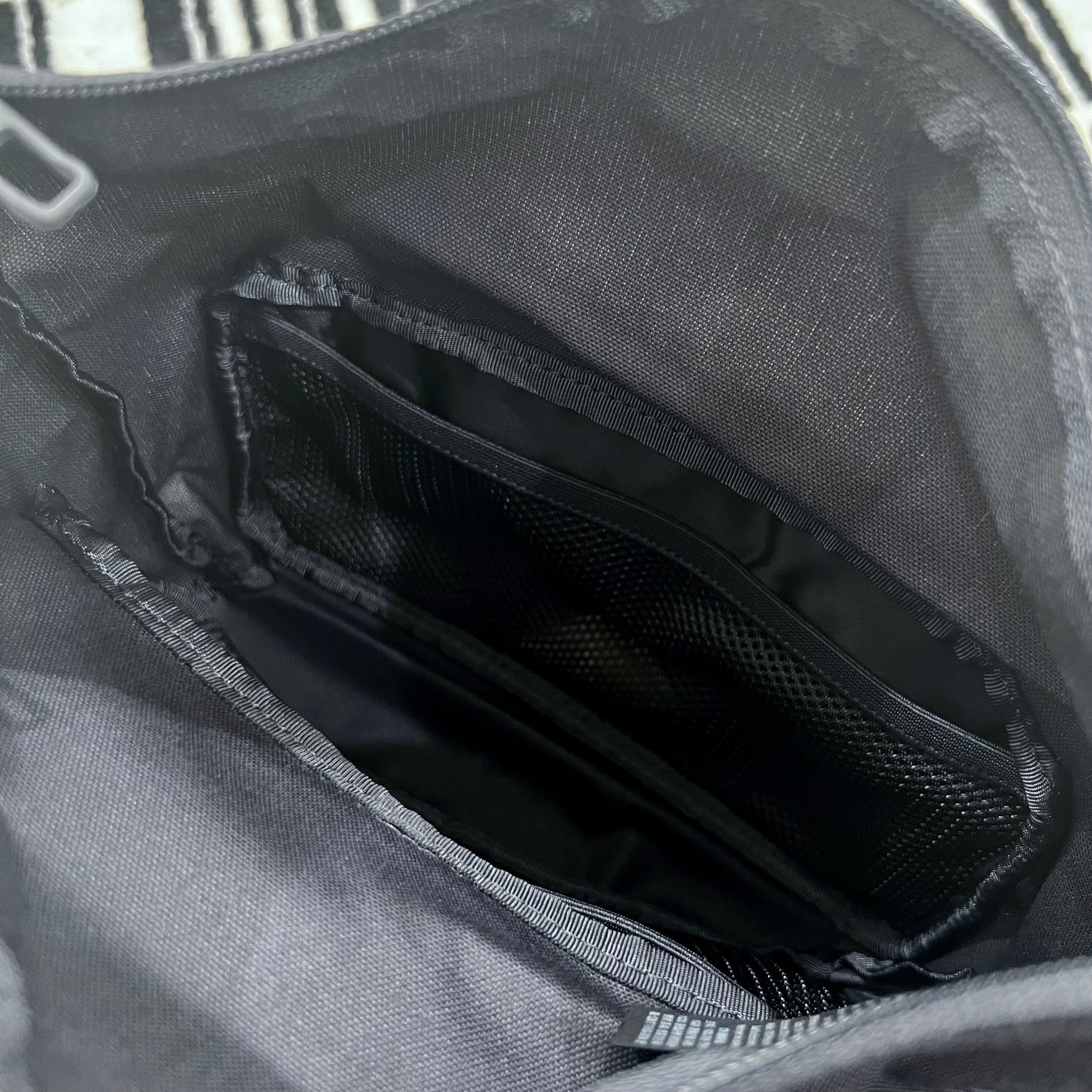 Lululemon Lululemon Early Embark Toiletry Kit Bag / Travel Pouch Size 26 - 8 Thumbnail