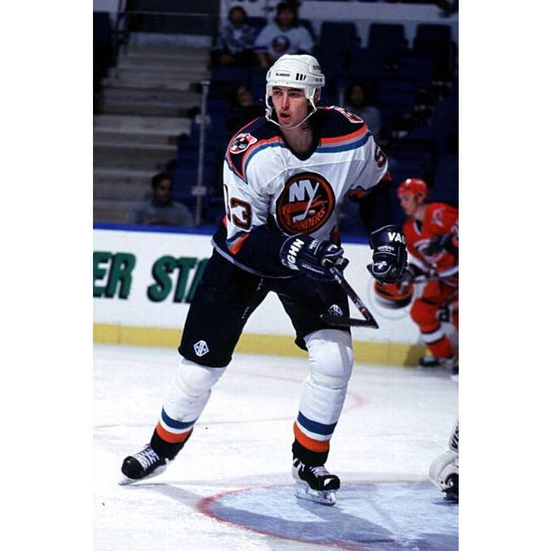 Starter RARE NY Islanders 1998 STARTER Wave jersey M white NHL vtg Size US M / EU 48-50 / 2 - 5 Thumbnail