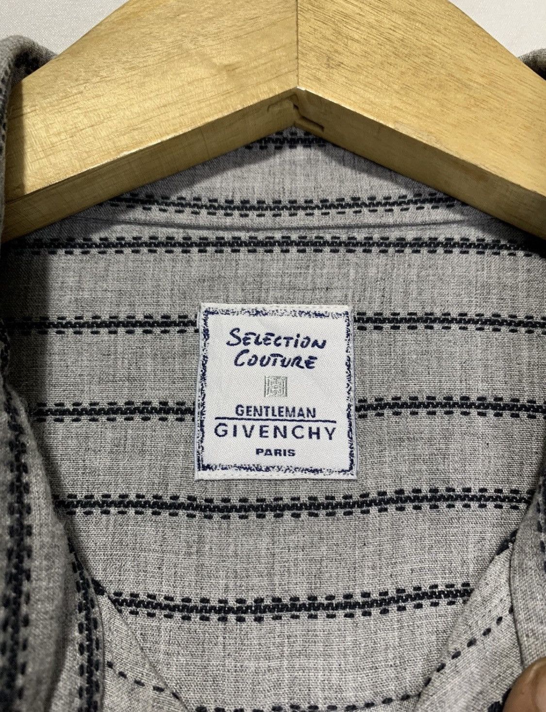 Givenchy × Vintage Givenchy Paris 2000s Size US M / EU 48-50 / 2 - 8 Thumbnail