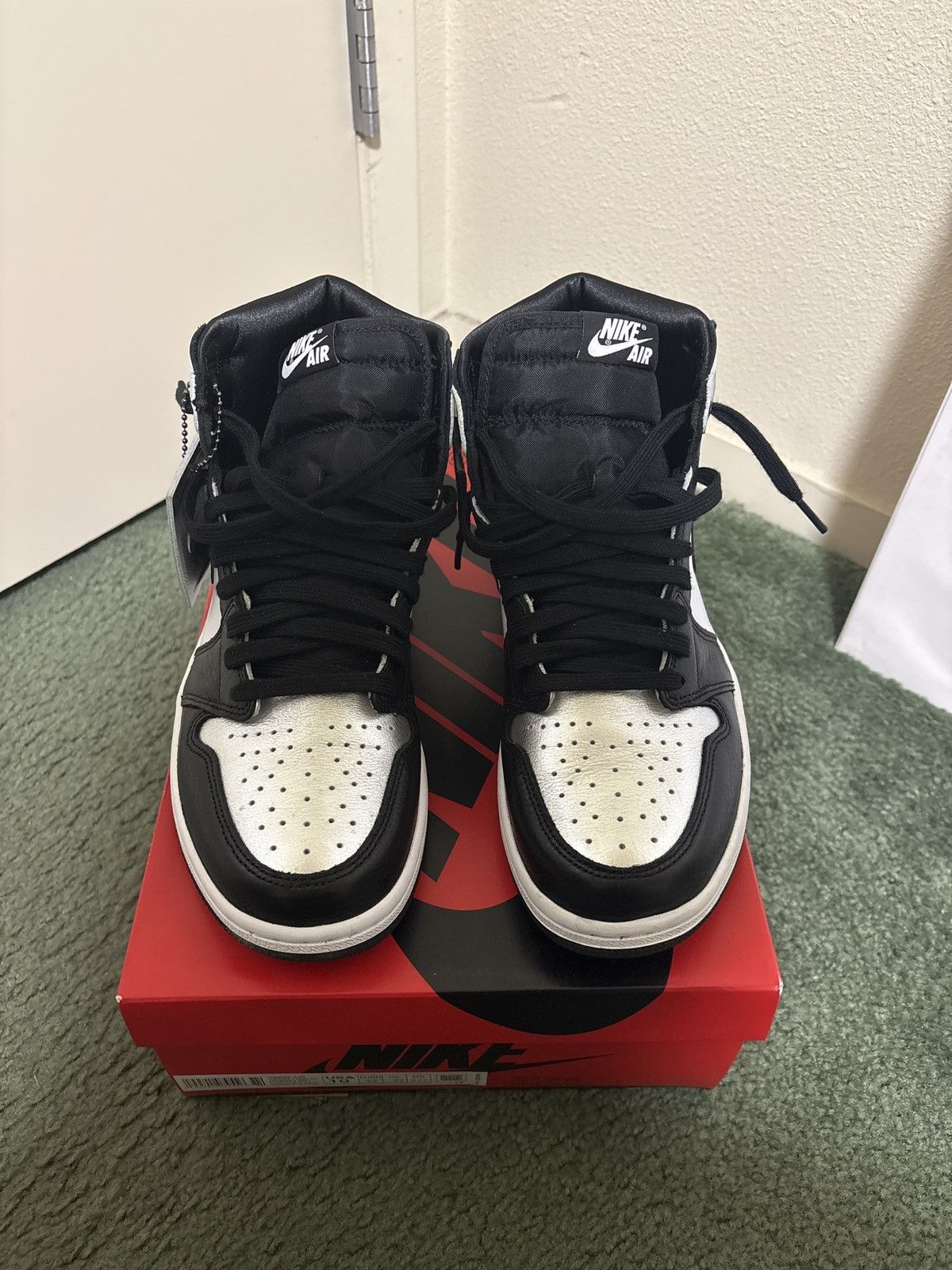 Jordan Brand Jordan 1 High OG Retro Silver Toe Size 10W/8.5M Size US 10 / IT 40 - 3 Thumbnail