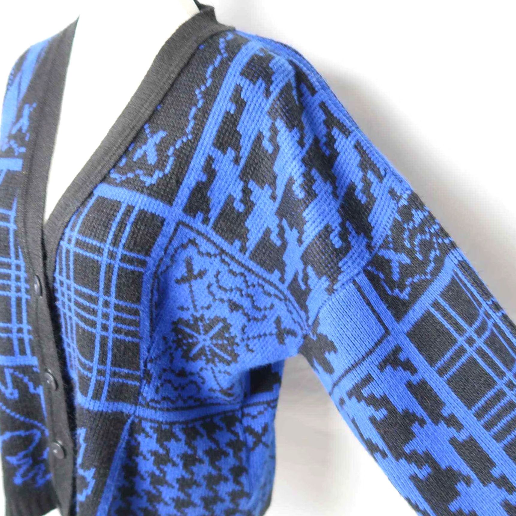 Vintage VINTAGE 90s Knit Cardigan Sweater M Blue Black Plaid Houndstooth Mixed Print Acrylic Button Front V-neck Casual Mens? Womens? Size M / US 6-8 / IT 42-44 - 4 Thumbnail