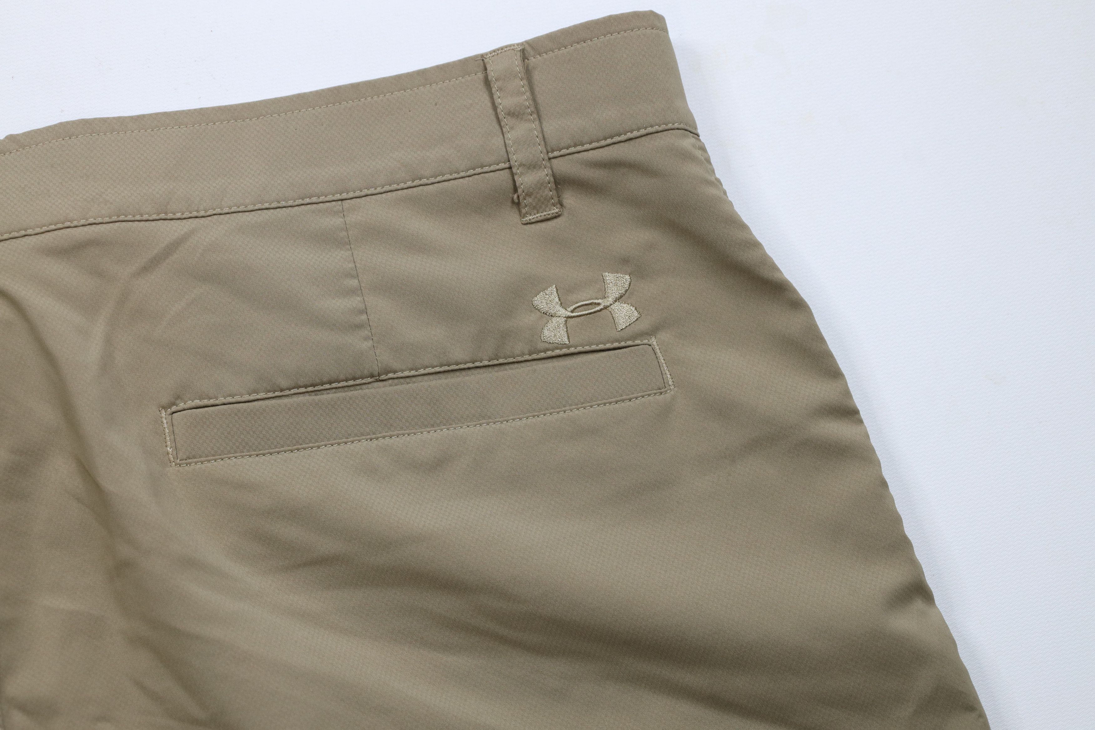 Under Armour × Vintage Under Armour Loose HeatGear Golfing Golf Chino Shorts Beige Size US 36 / EU 52 - 14 Thumbnail