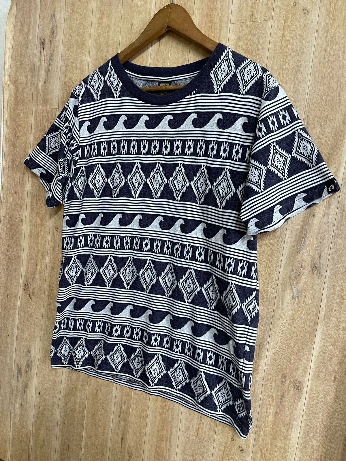 Hang Ten × Vintage Vintage 90’s Hang Ten Surf T shirt XL fit M Native Pattern Size US M / EU 48-50 / 2 - 2 Thumbnail