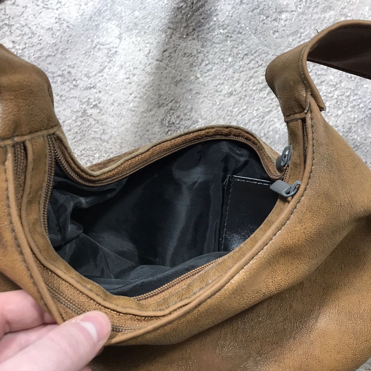Vintage Vintage Y2K Tan Suede Crossbody Bag Minimalist Streetwear OS Size ONE SIZE - 3 Thumbnail