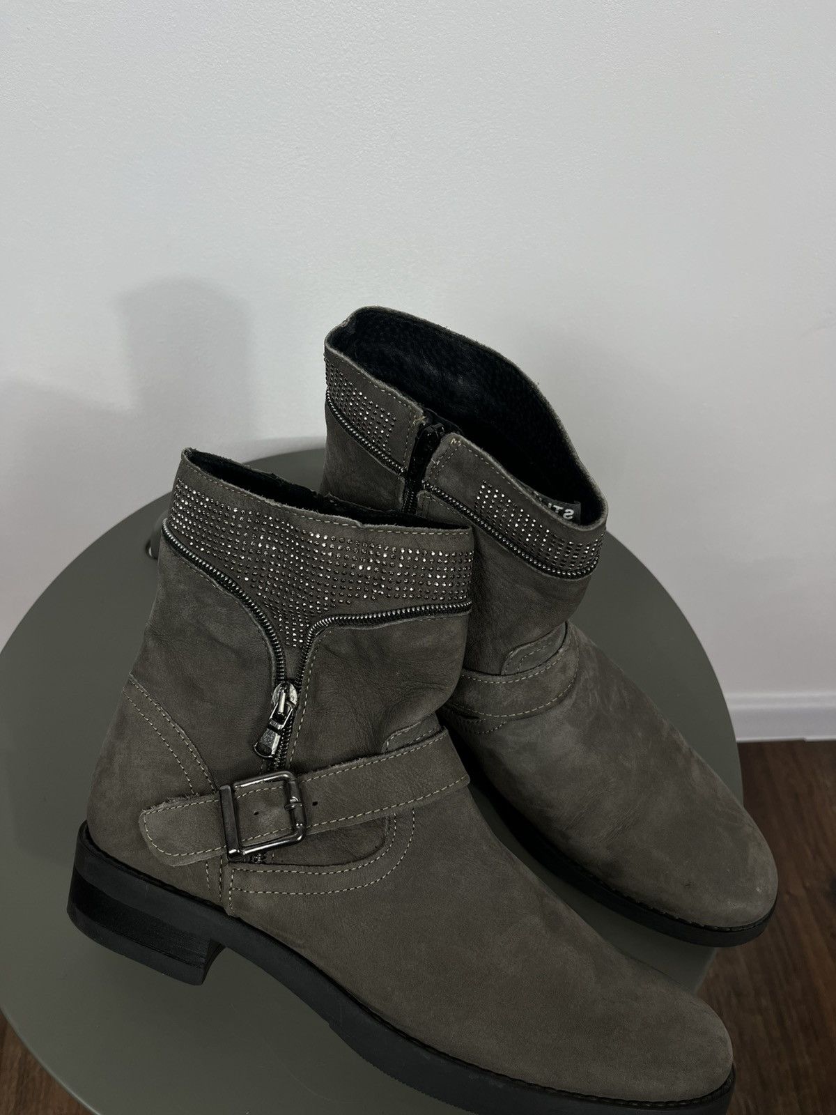 Vintage Women’s Suede Ankle Boots Zip Buckle Studded Gray Size EU 40 Size US 9.5 / IT 39.5 - 1 Thumbnail