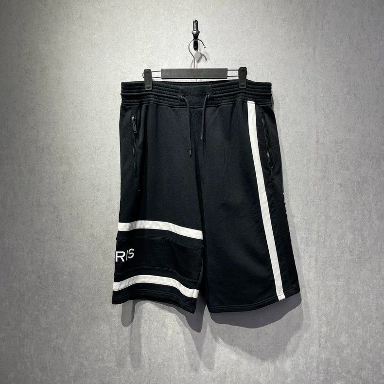 Givenchy Givenchy SizeXL Side letter embroidered patched short pants Size US 30 / EU 46 - 1 Thumbnail