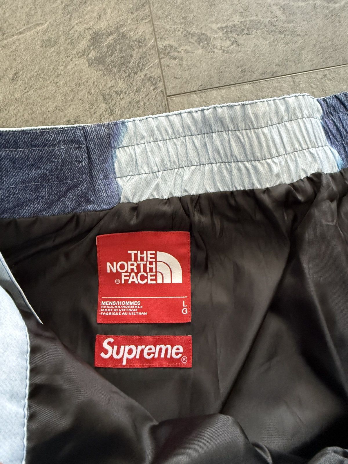 Supreme × The North Face Supreme x The North Face Bleached Denim Print Mountain Pant Size US 32 / EU 48 - 5 Thumbnail