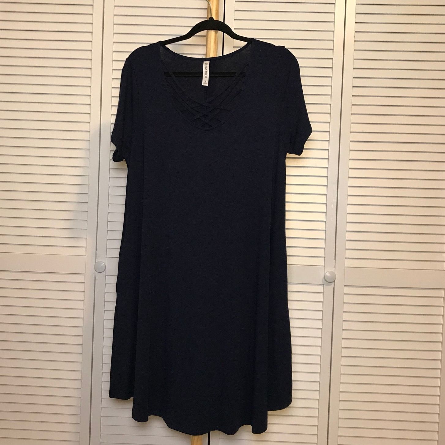 Other Zenana Premium Navy V-neck Short Sleeve Shift Midi Dress 1X Size XL / US 12-14 / IT 48-50 - 1 Thumbnail