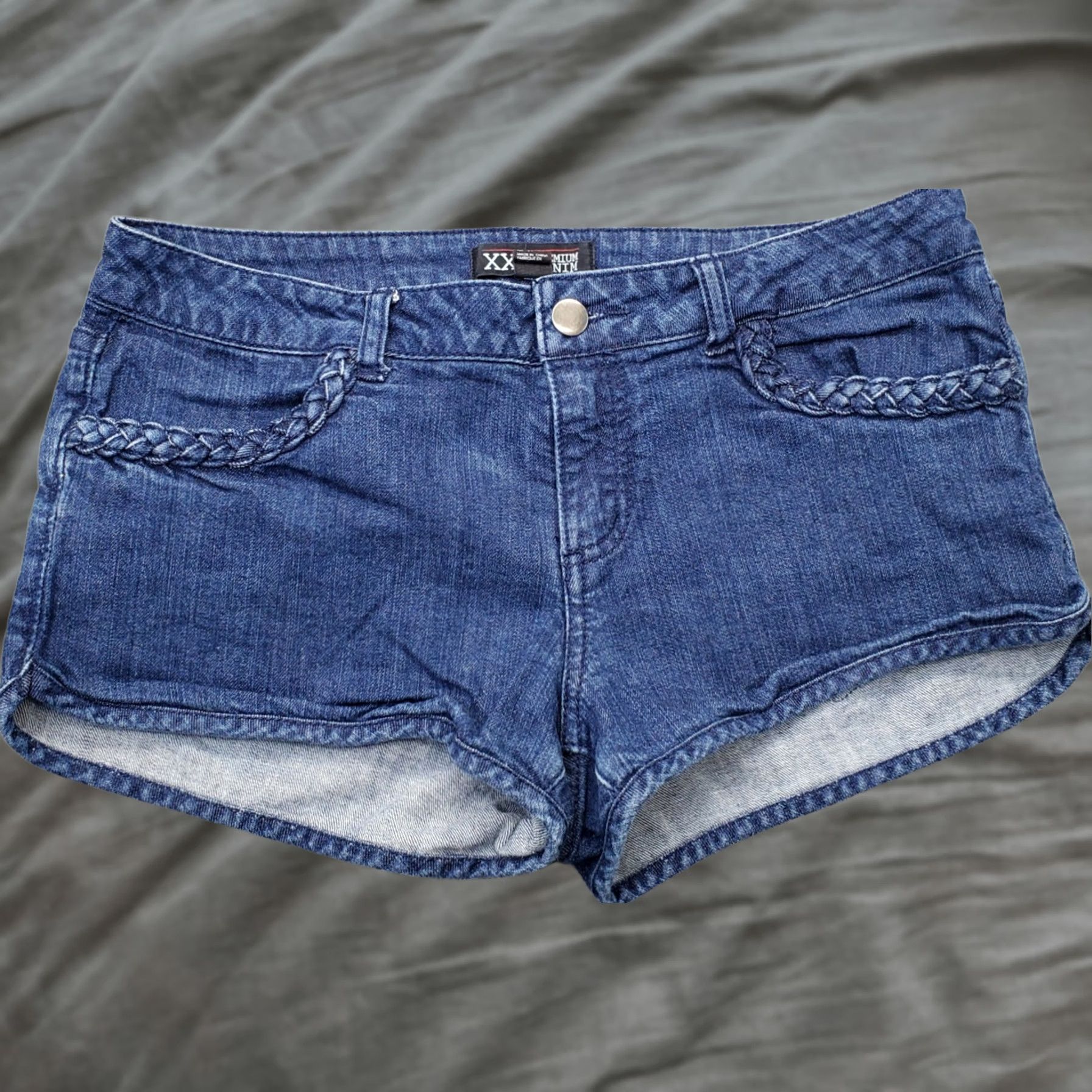 Vintage XXI Womens Denim Shorts 28 Blue Flat Front Medium Wash Braided Detail Vintage No Size 28" / US 6 / IT 42 - 1 Thumbnail