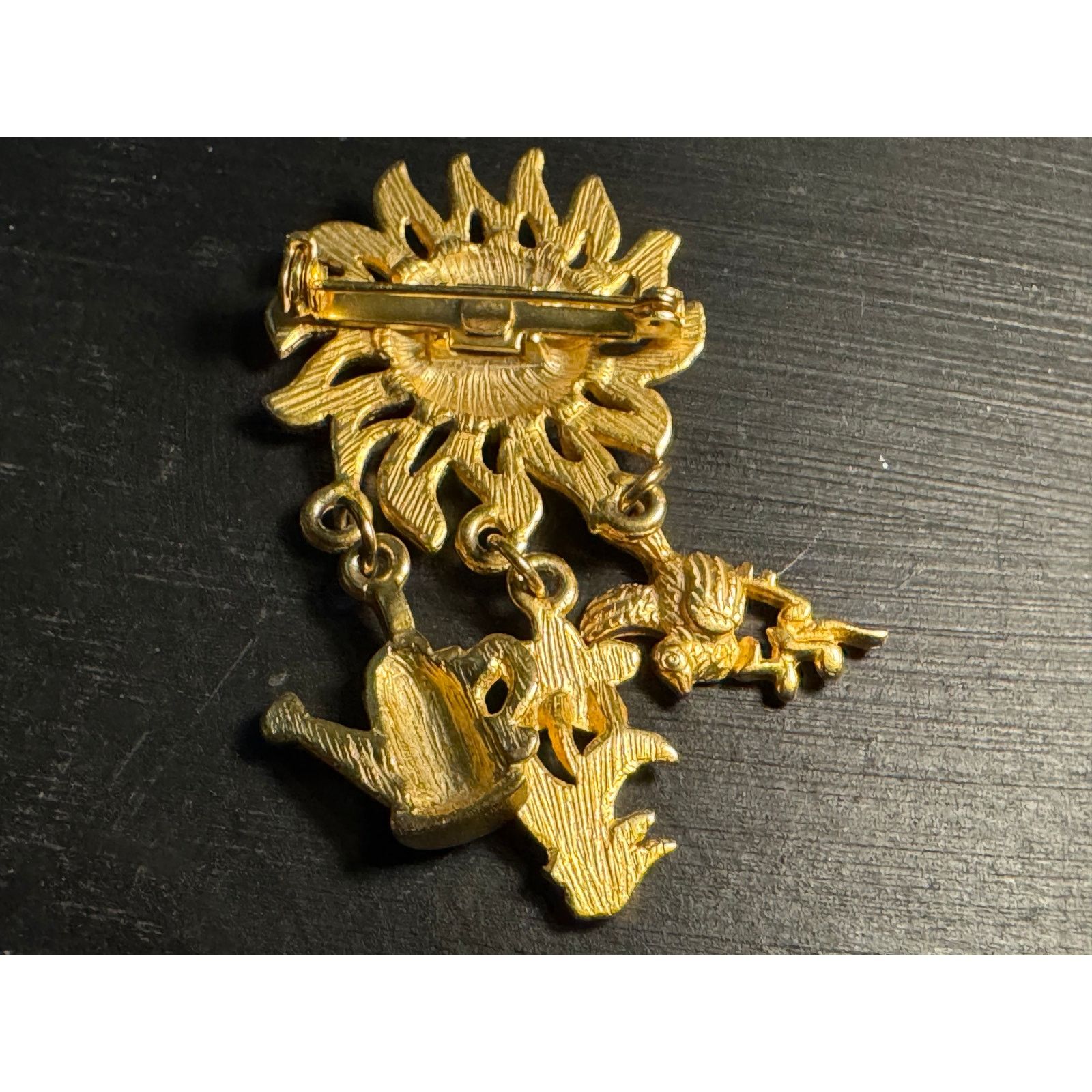 Other Matte Gold Tone Smiling Sun Face w/ Dangling Charms Brooch Size ONE SIZE - 4 Thumbnail