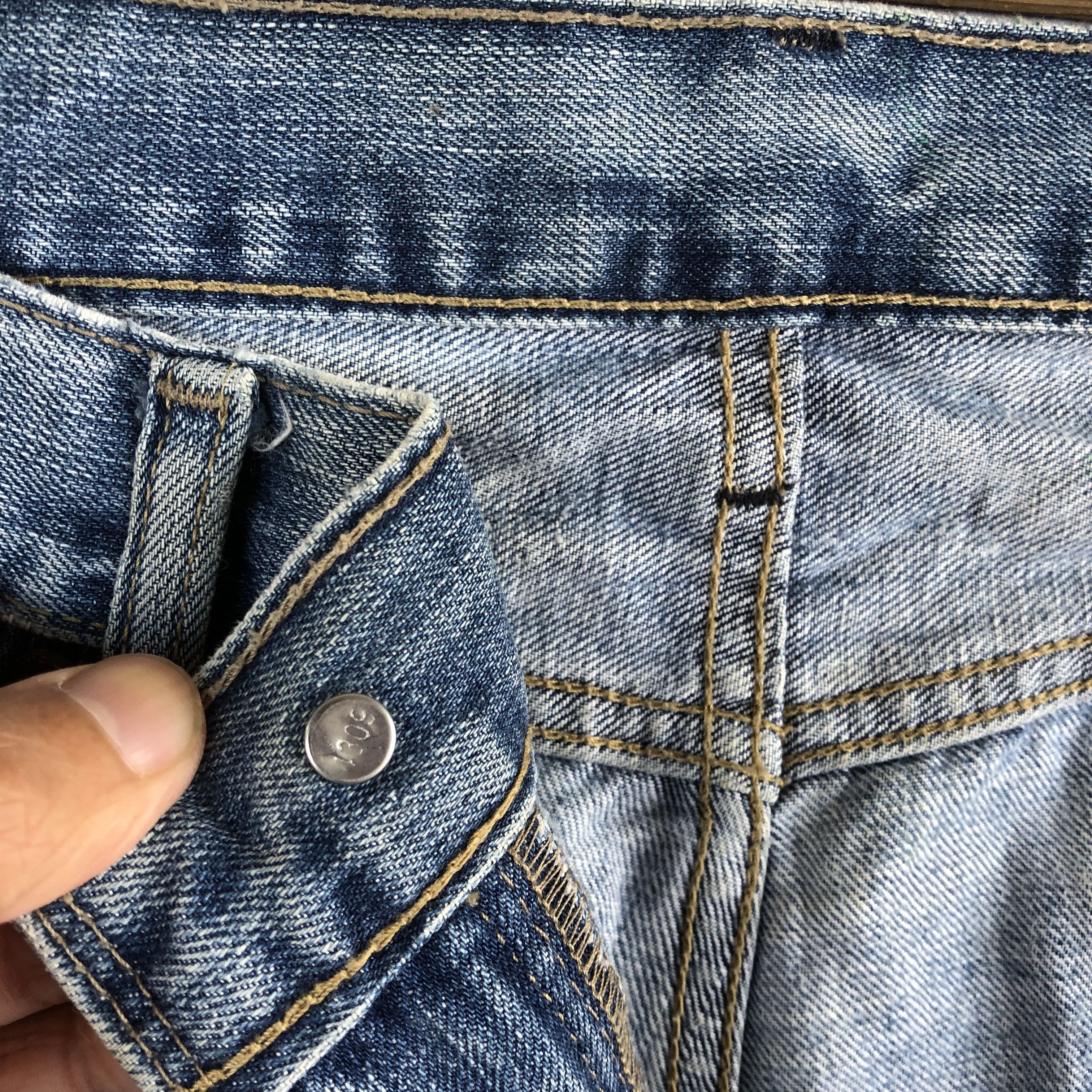 Levi's Vintage Distressed Levis Jeans Levi's 505 Light Wash Denim Size US 36 / EU 52 - 7 Thumbnail